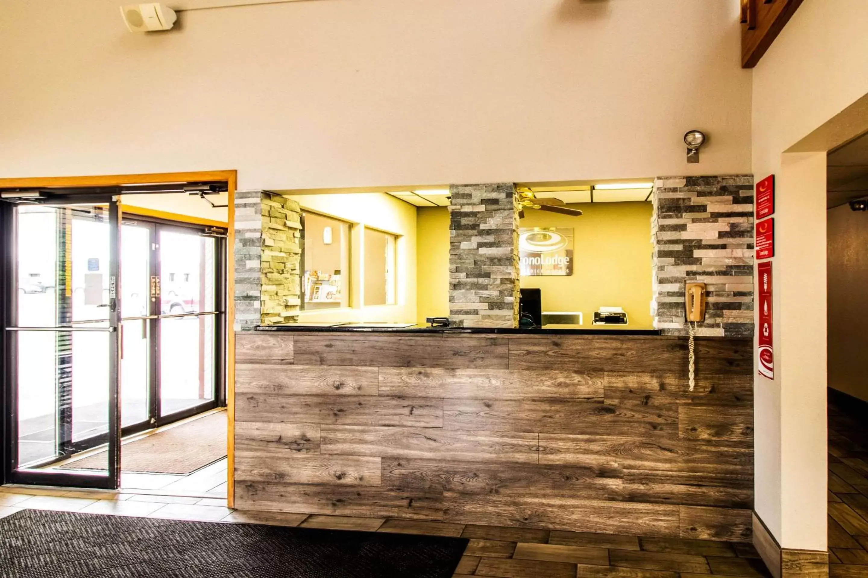 Lobby or reception in Econo Lodge Watertown