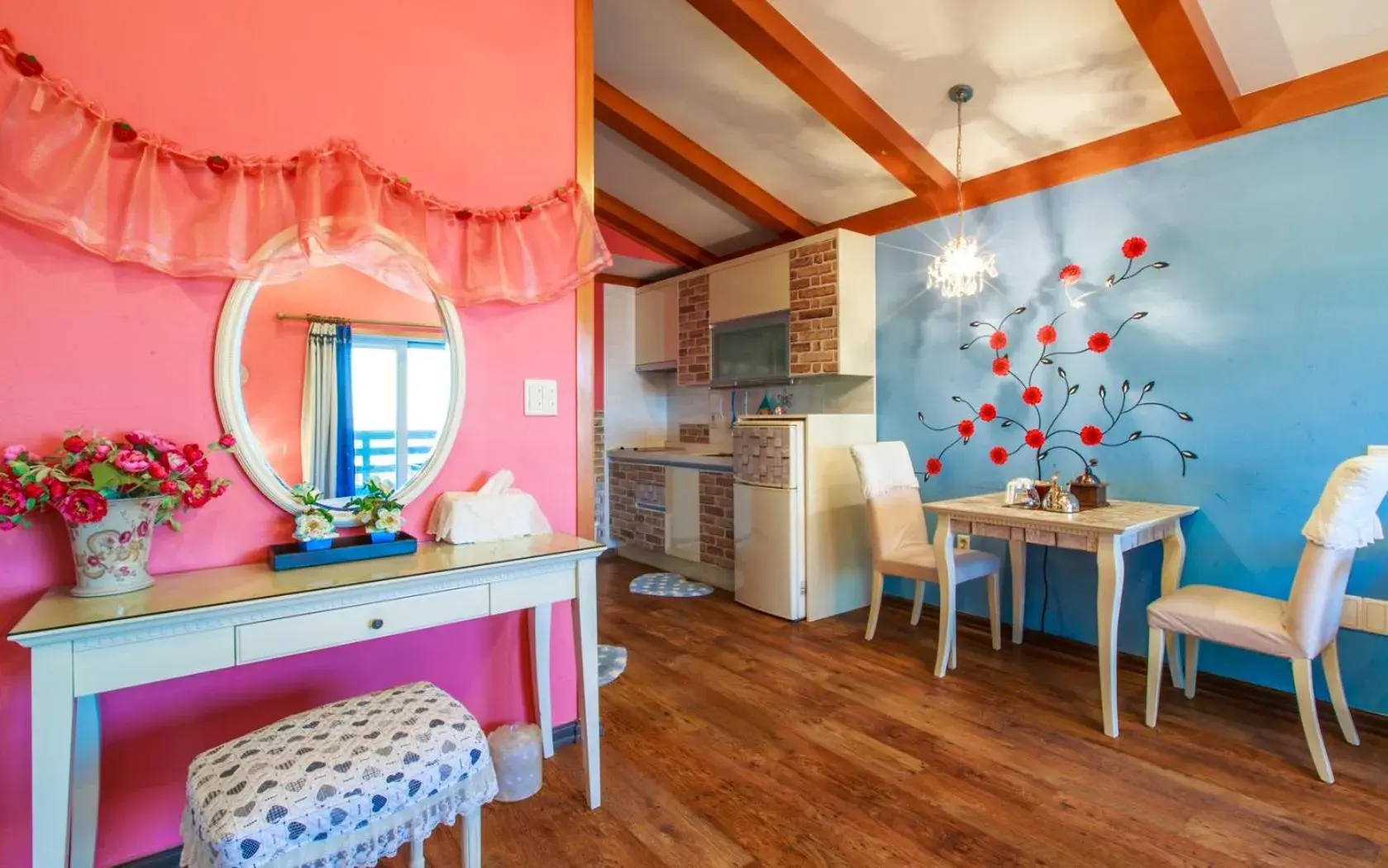 Decorative detail, Kitchen/Kitchenette in Casa Seorak Bed and Breakfast