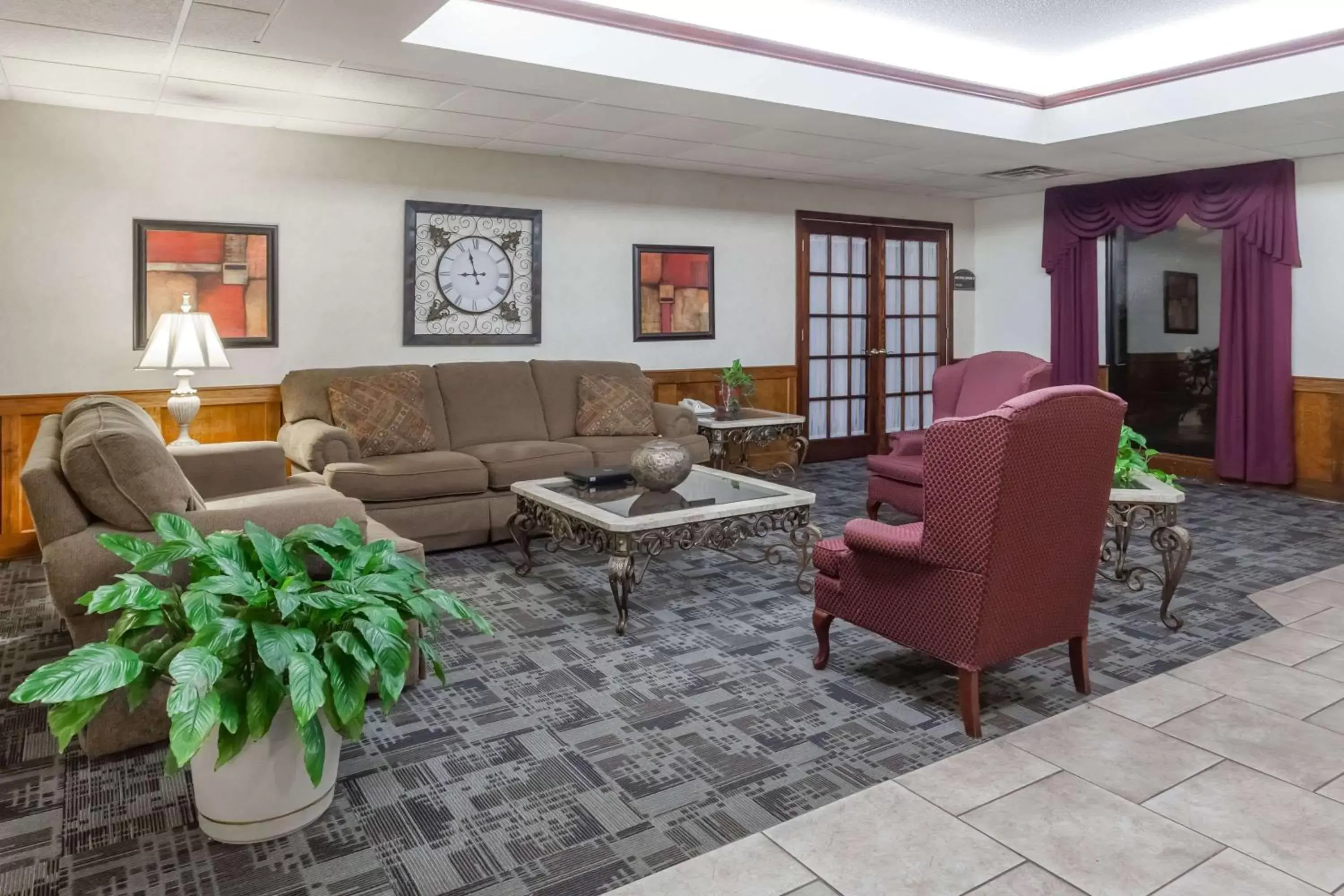 Lobby or reception, Seating Area in Baymont by Wyndham Madisonville