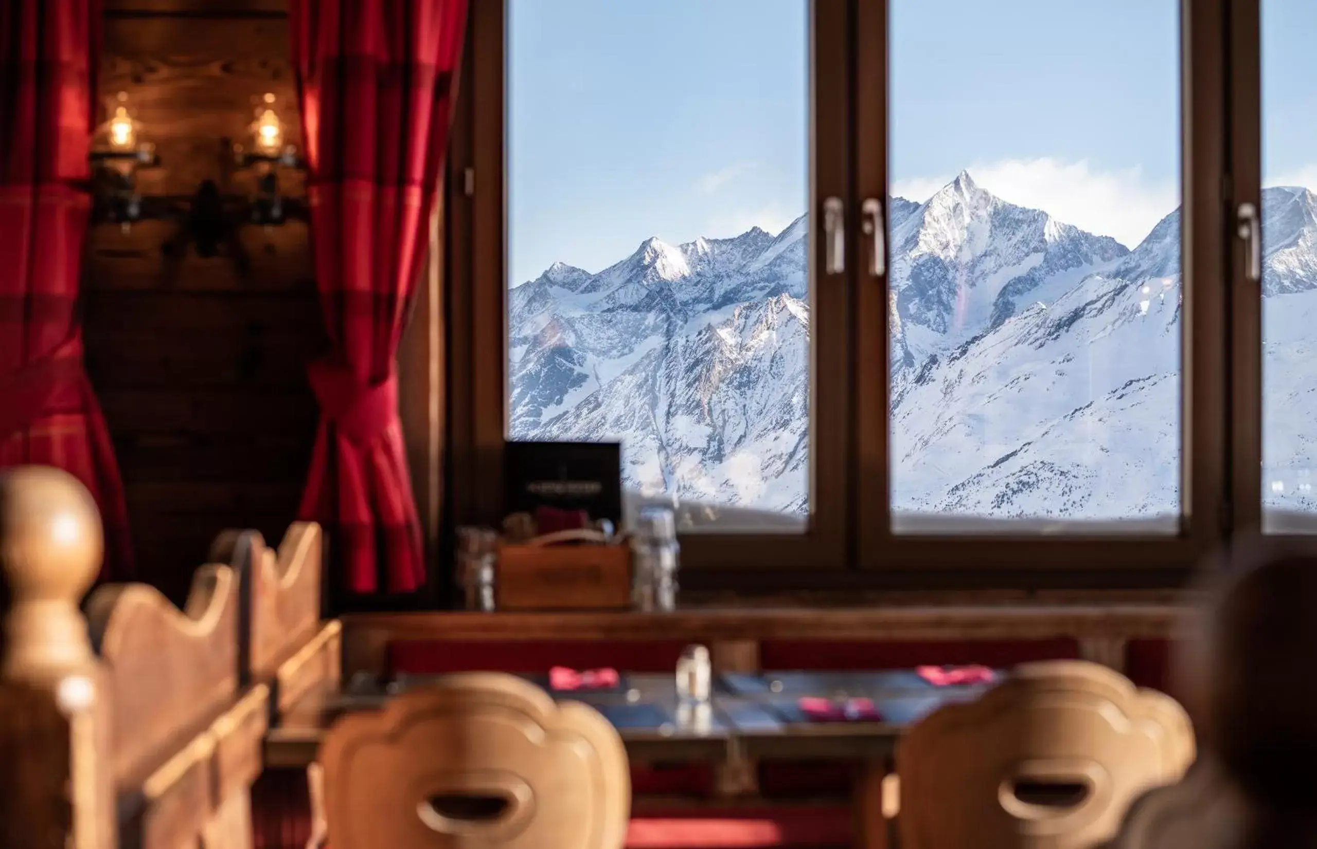 Lounge or bar, Mountain View in Hotel Schwarzsee