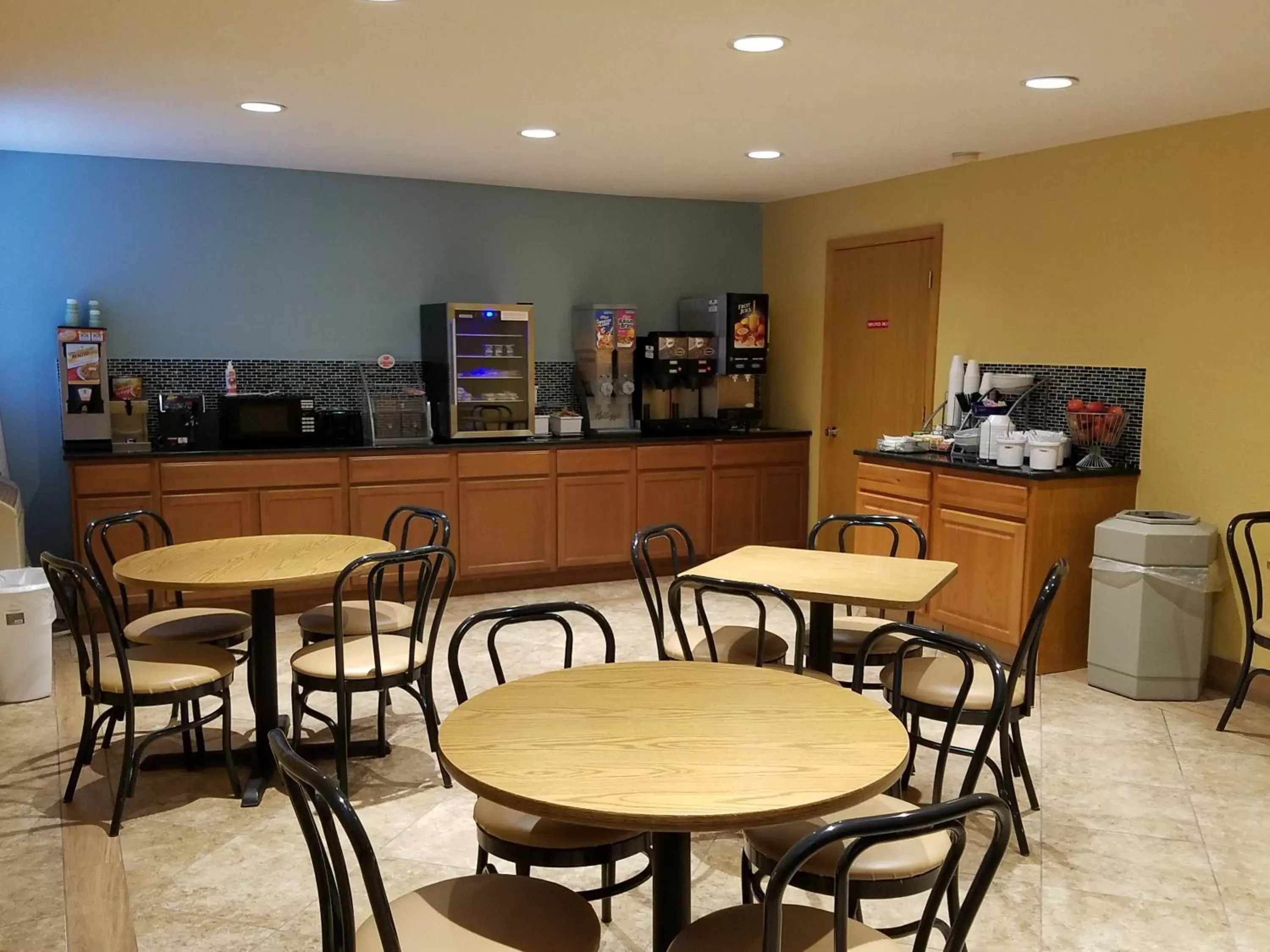 Other, Restaurant/Places to Eat in Super 8 by Wyndham Wichita Airport West Kellogg