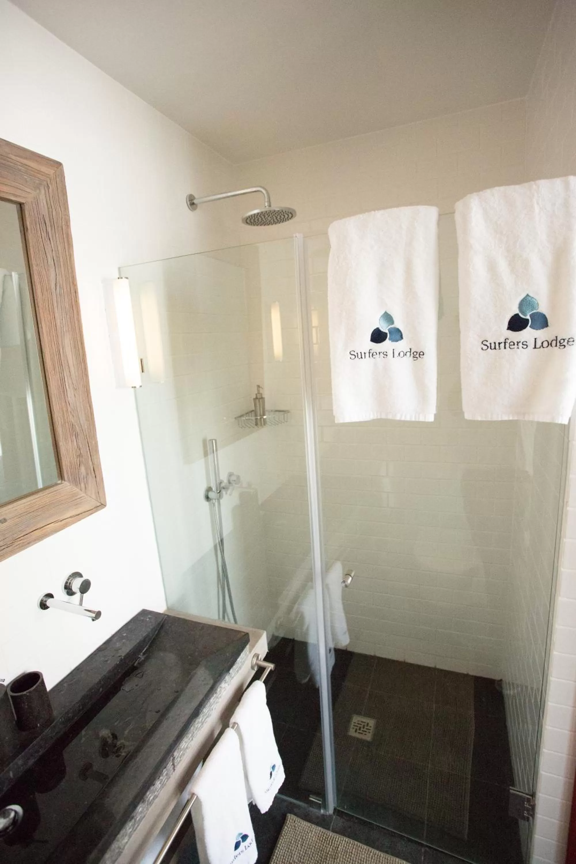 Bathroom in Surfers Lodge Peniche