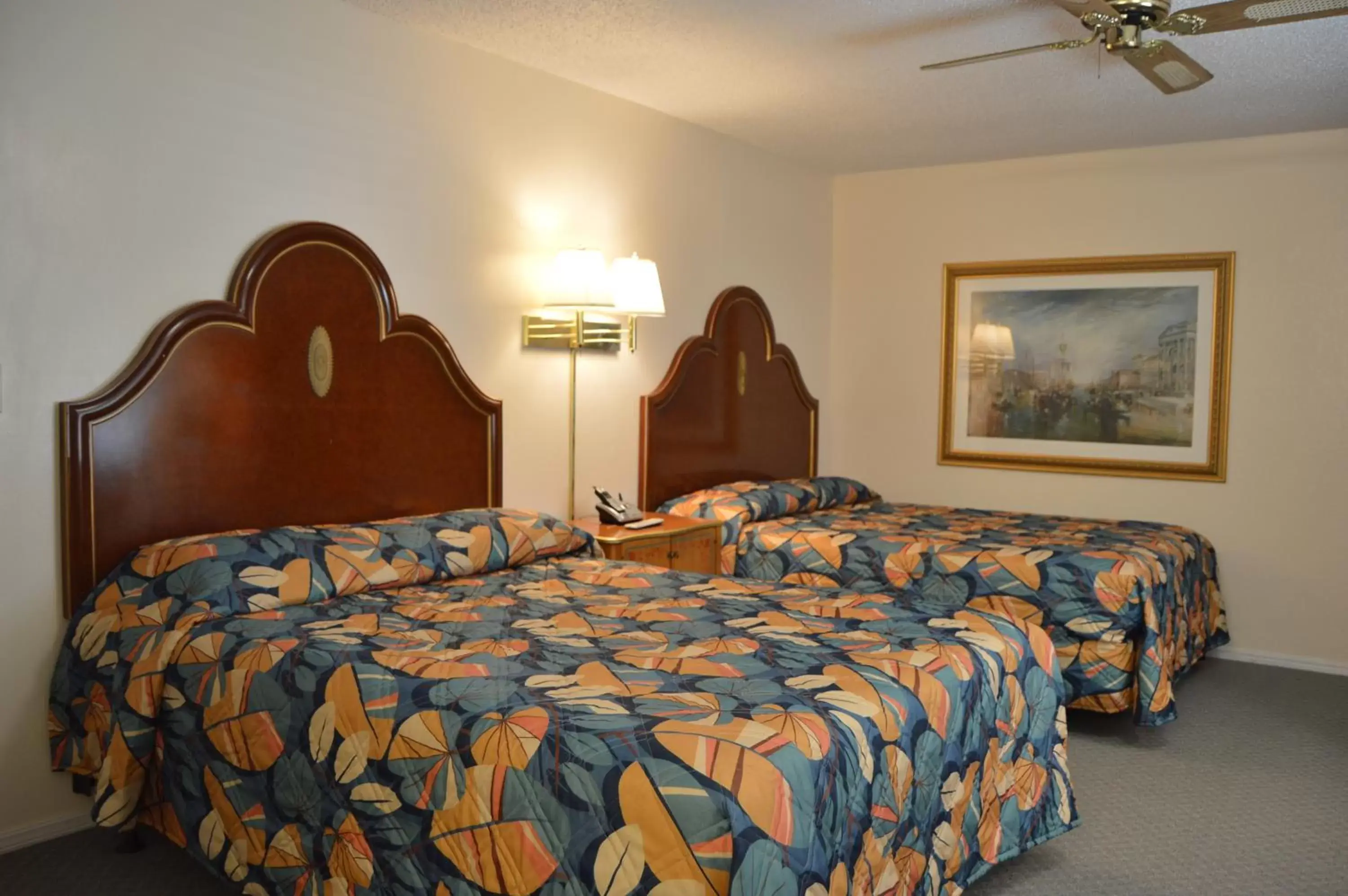 Photo of the whole room, Bed in Travelers Inn Wilburton