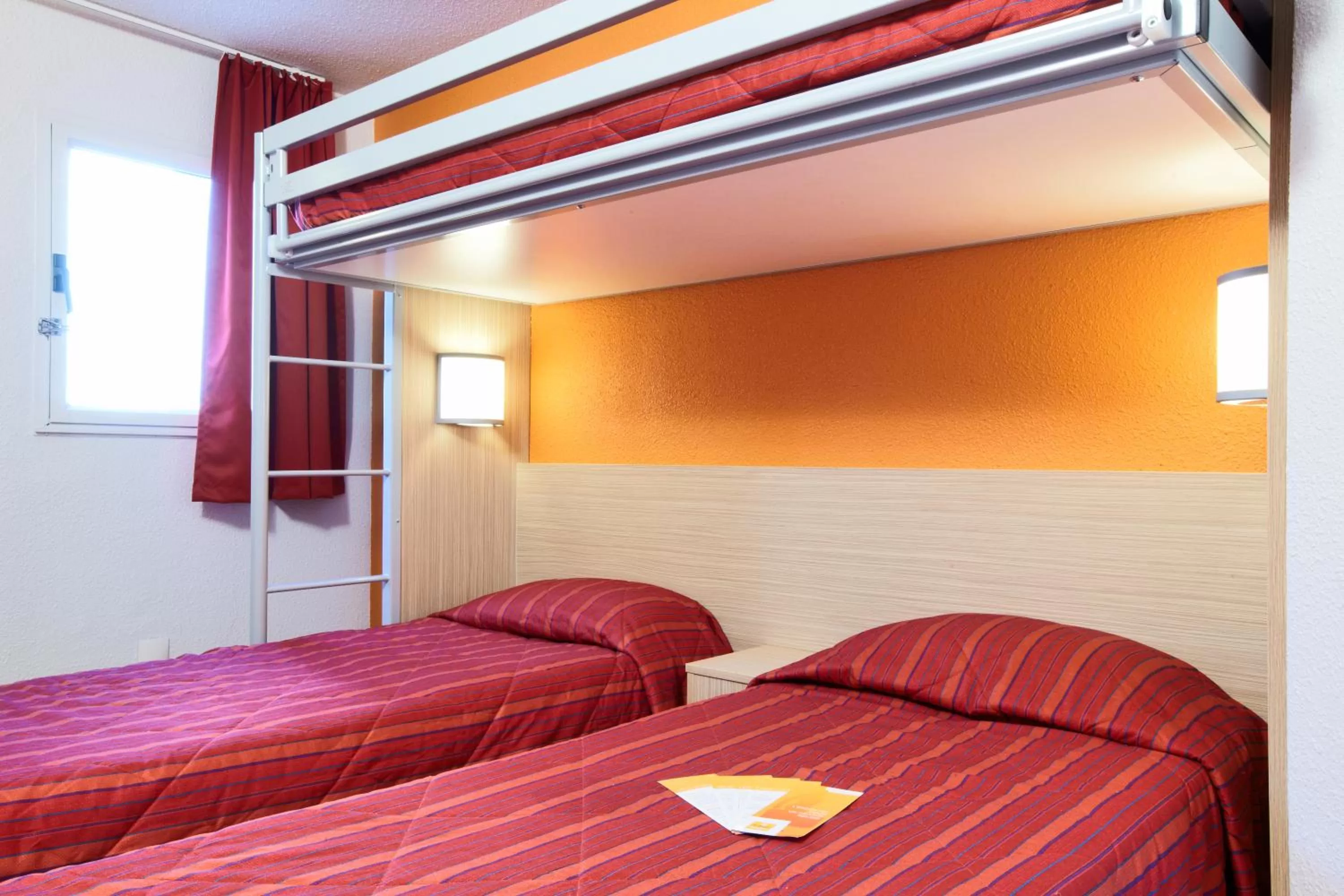 Photo of the whole room, Bed in Premiere Classe Montreuil