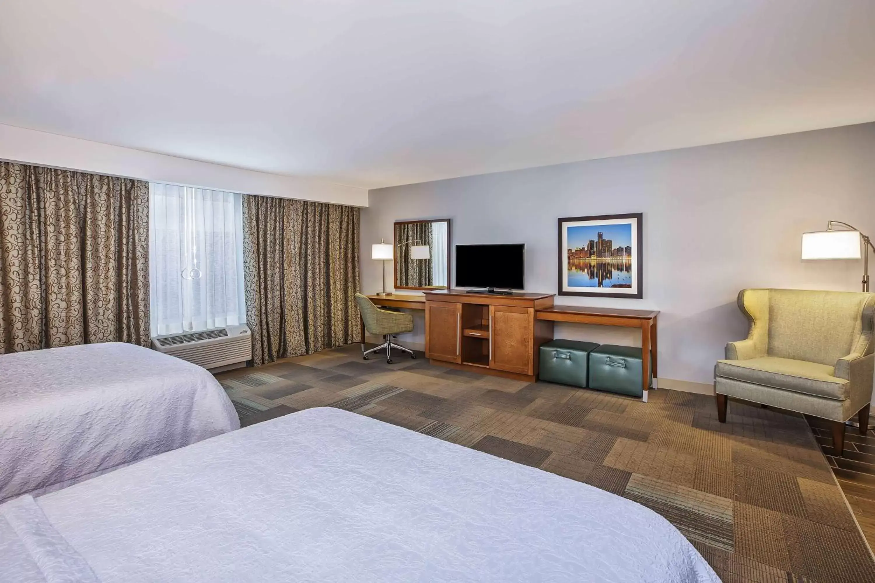 Living room, Bed in Hampton Inn by Hilton West Bloomfield Novi Living room, Bed in Hampton Inn by Hilton West Bloomfield Novi