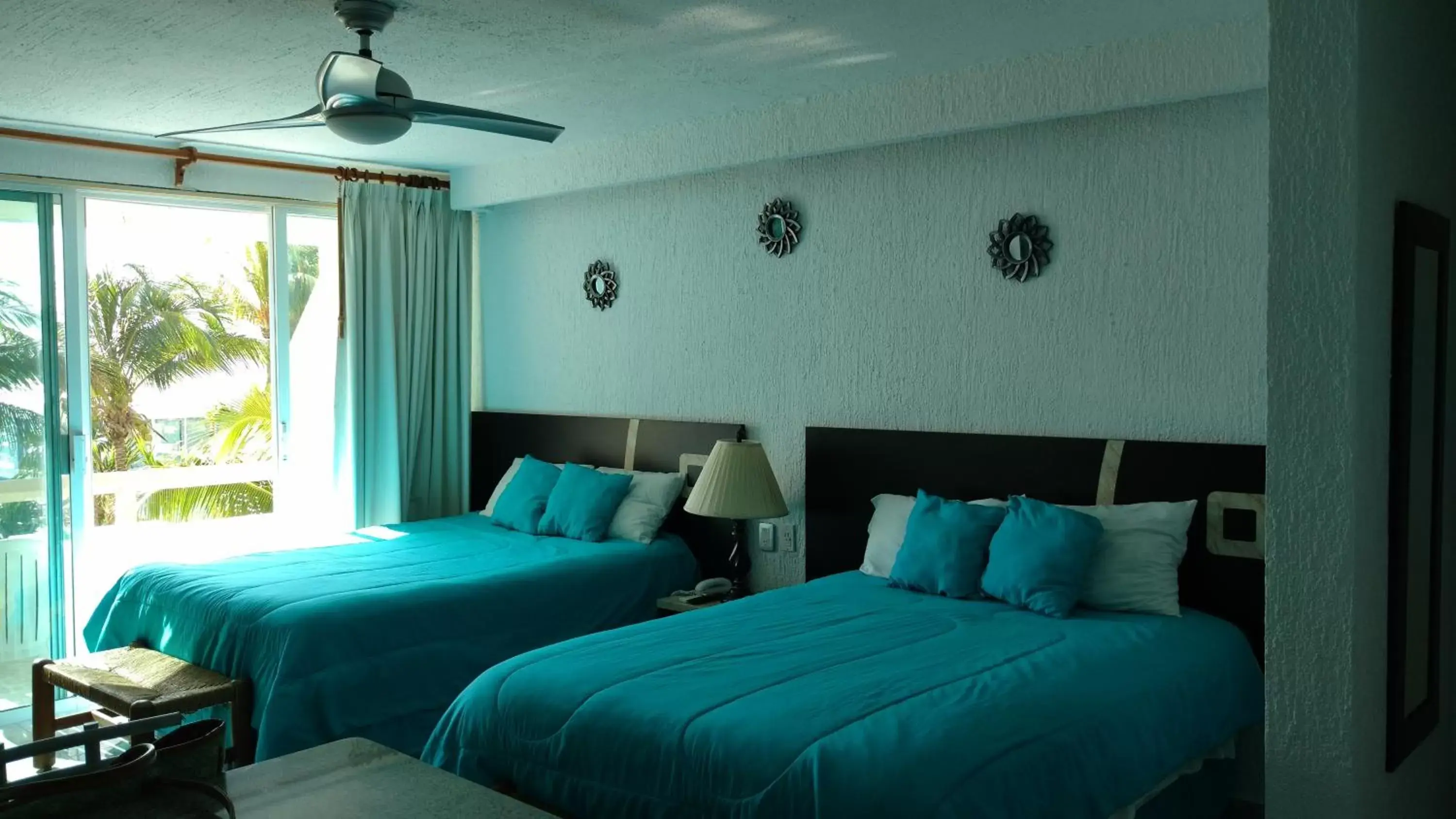 Photo of the whole room, Bed in Apartment Ocean Front Cancun