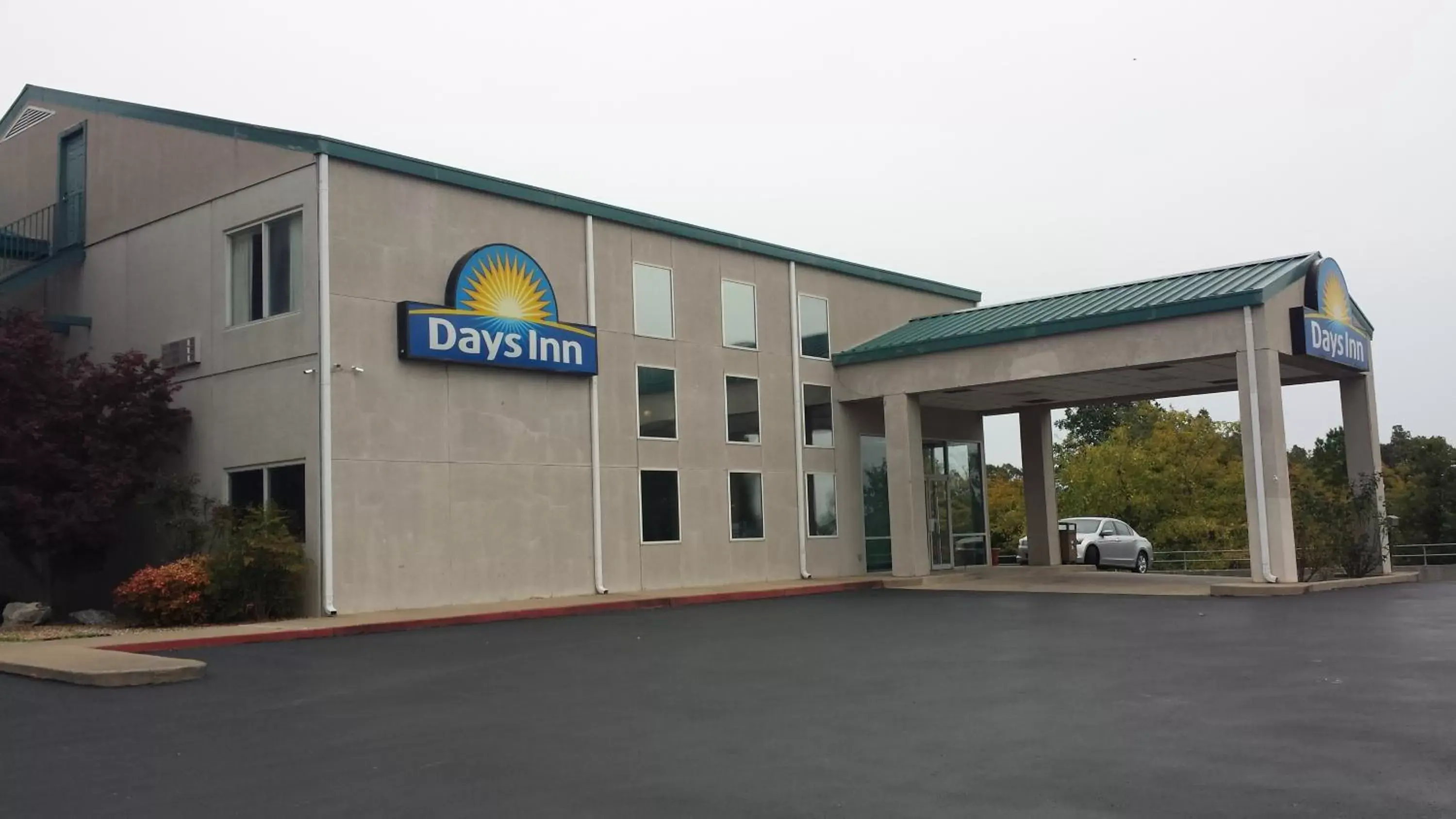 Property building in Days Inn by Wyndham Harrison Property building in Days Inn by Wyndham Harrison