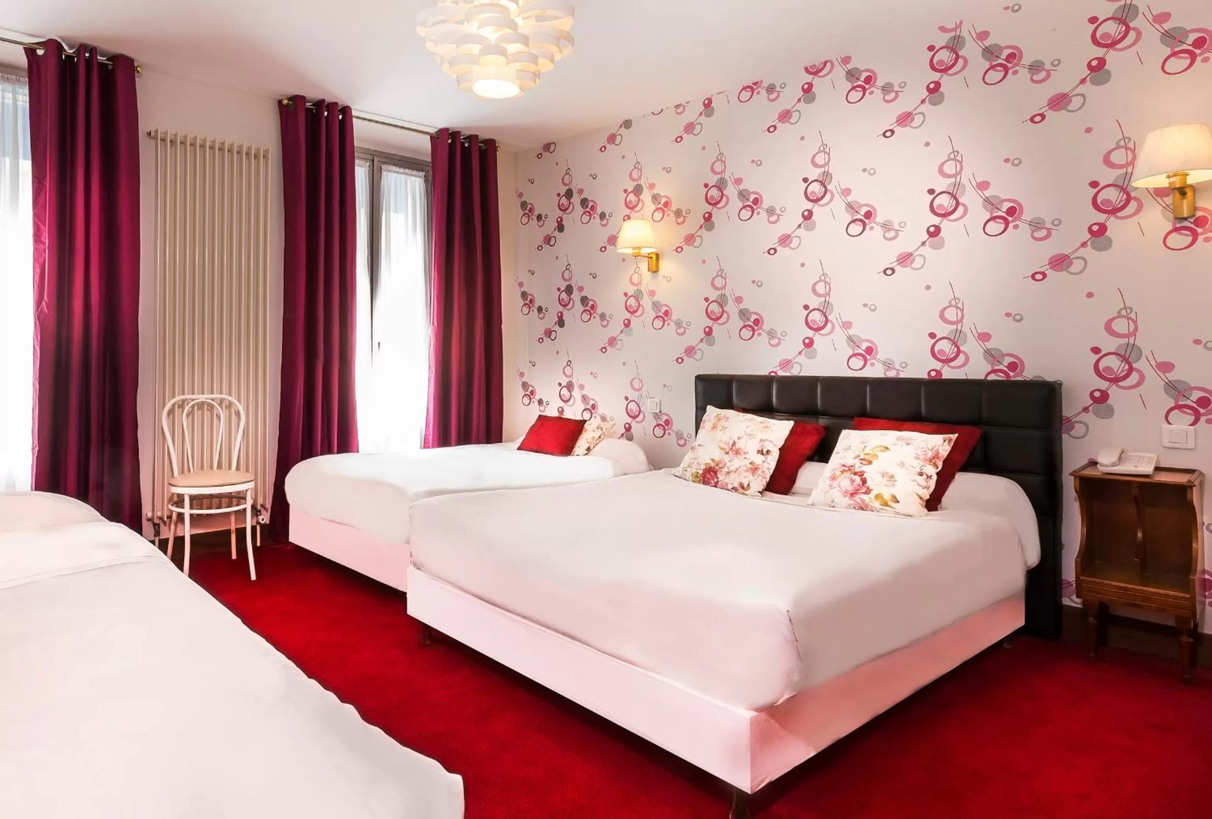 Bed in Hotel Le Clos d'Alésia