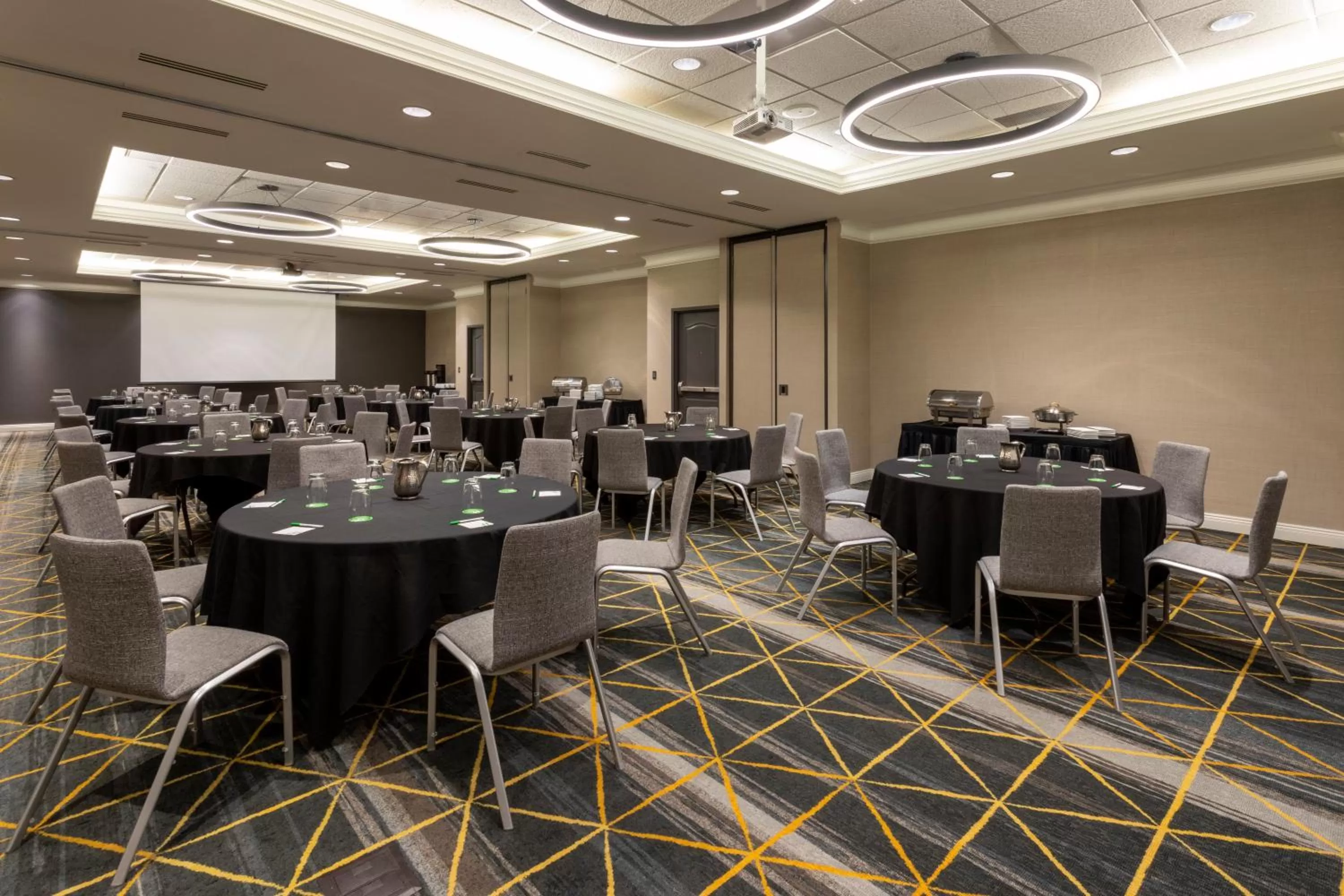 Meeting/conference room in Holiday Inn Hotel & Suites Maple Grove Northwest Minneapolis-Arbor Lakes by IHG