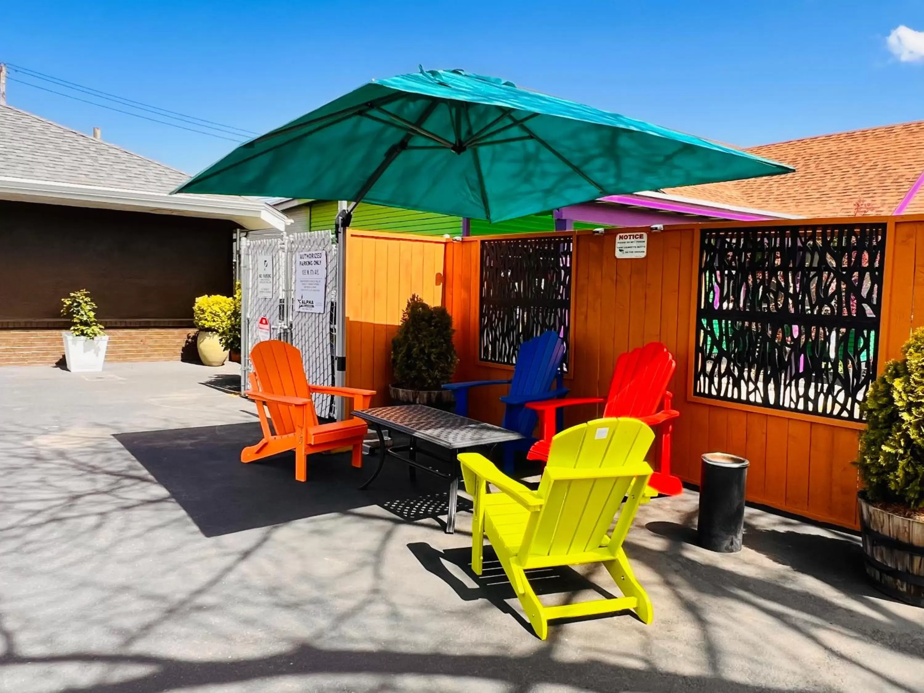 Property building in Signature Inn Eugene Property building in Signature Inn Eugene