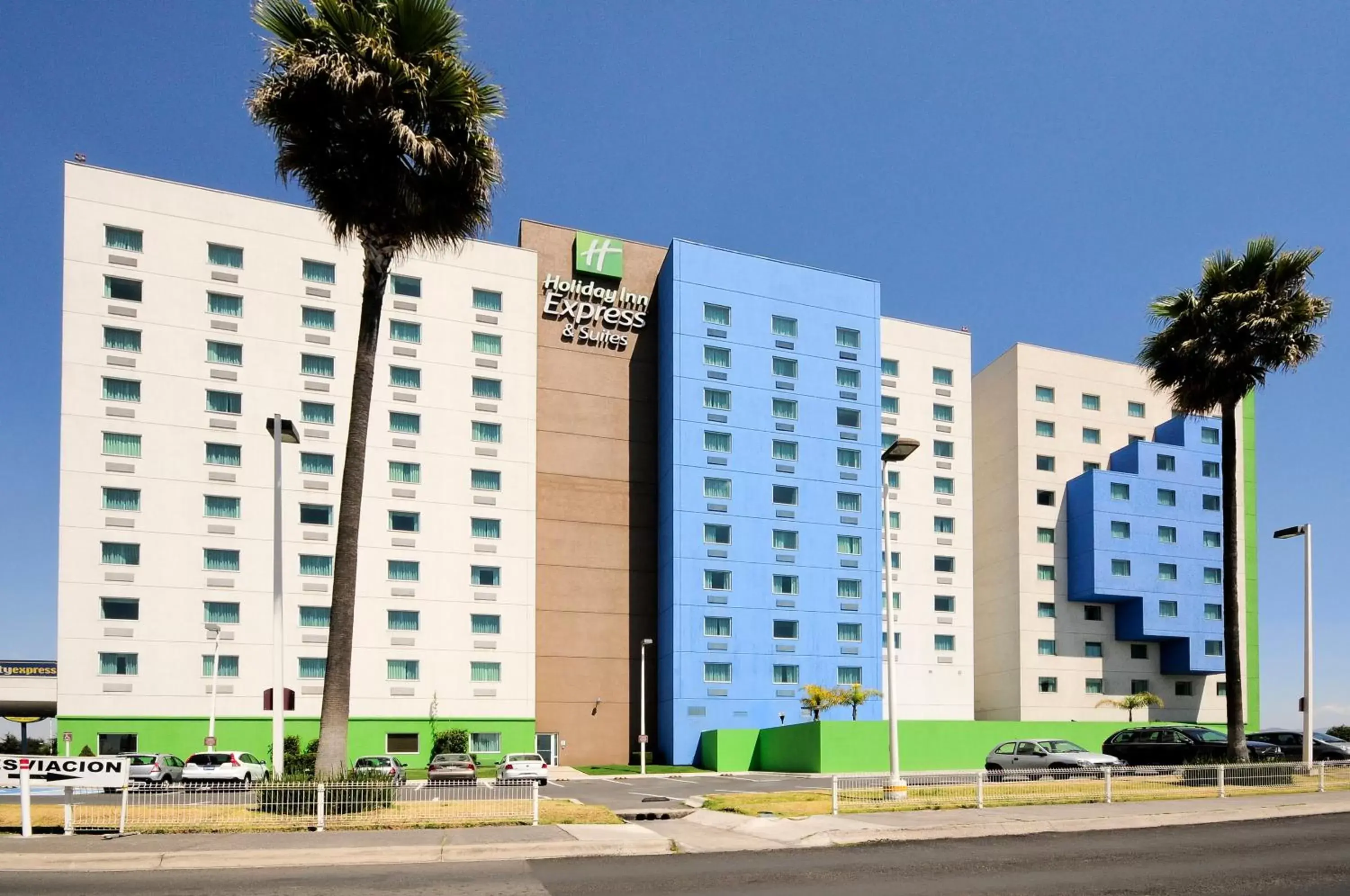 Property Building in Holiday Inn Express & Suites Toluca Zona Aeropuerto, an IHG Hotel