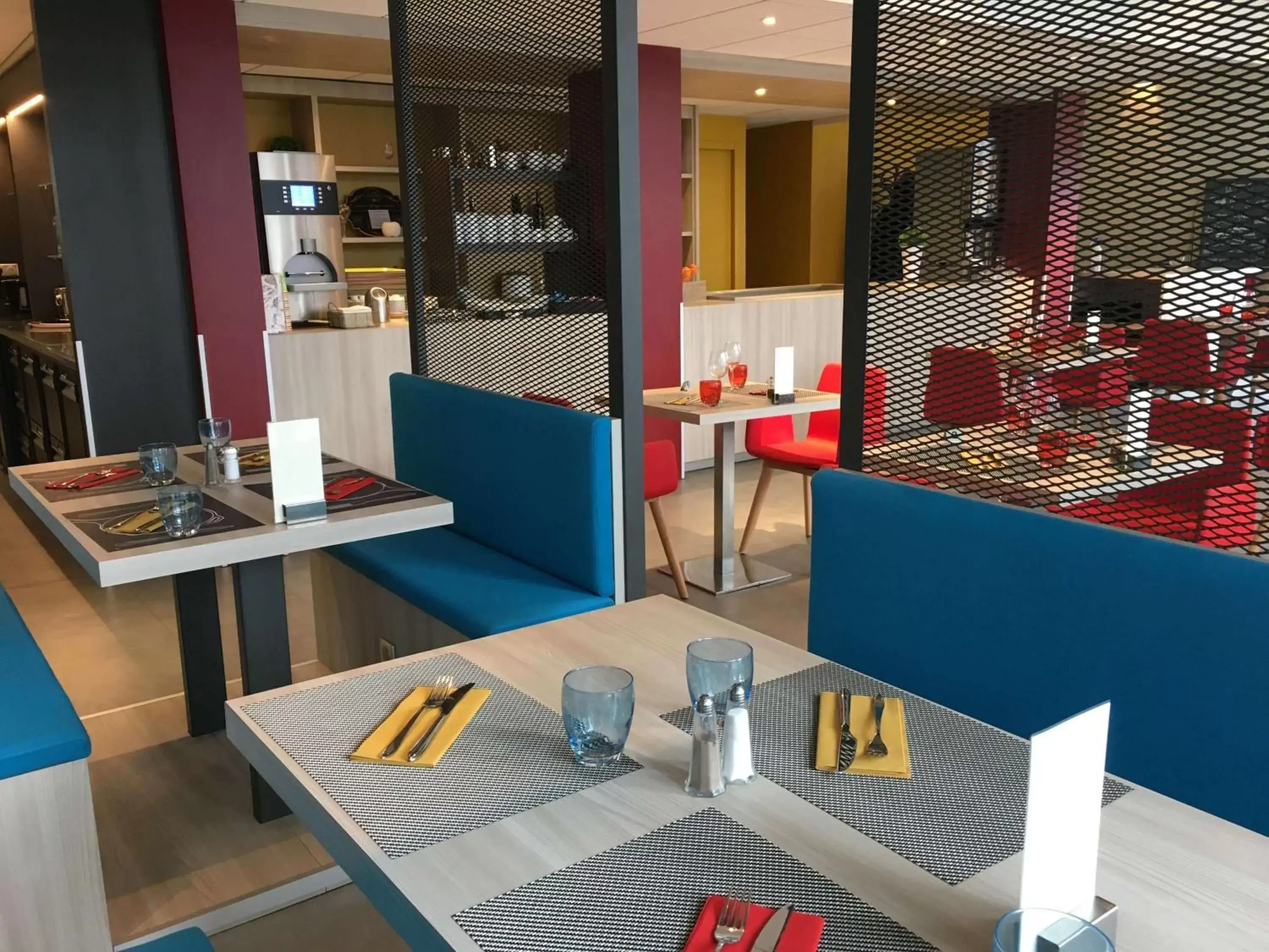 Restaurant/Places to Eat in ibis Styles Beauvais