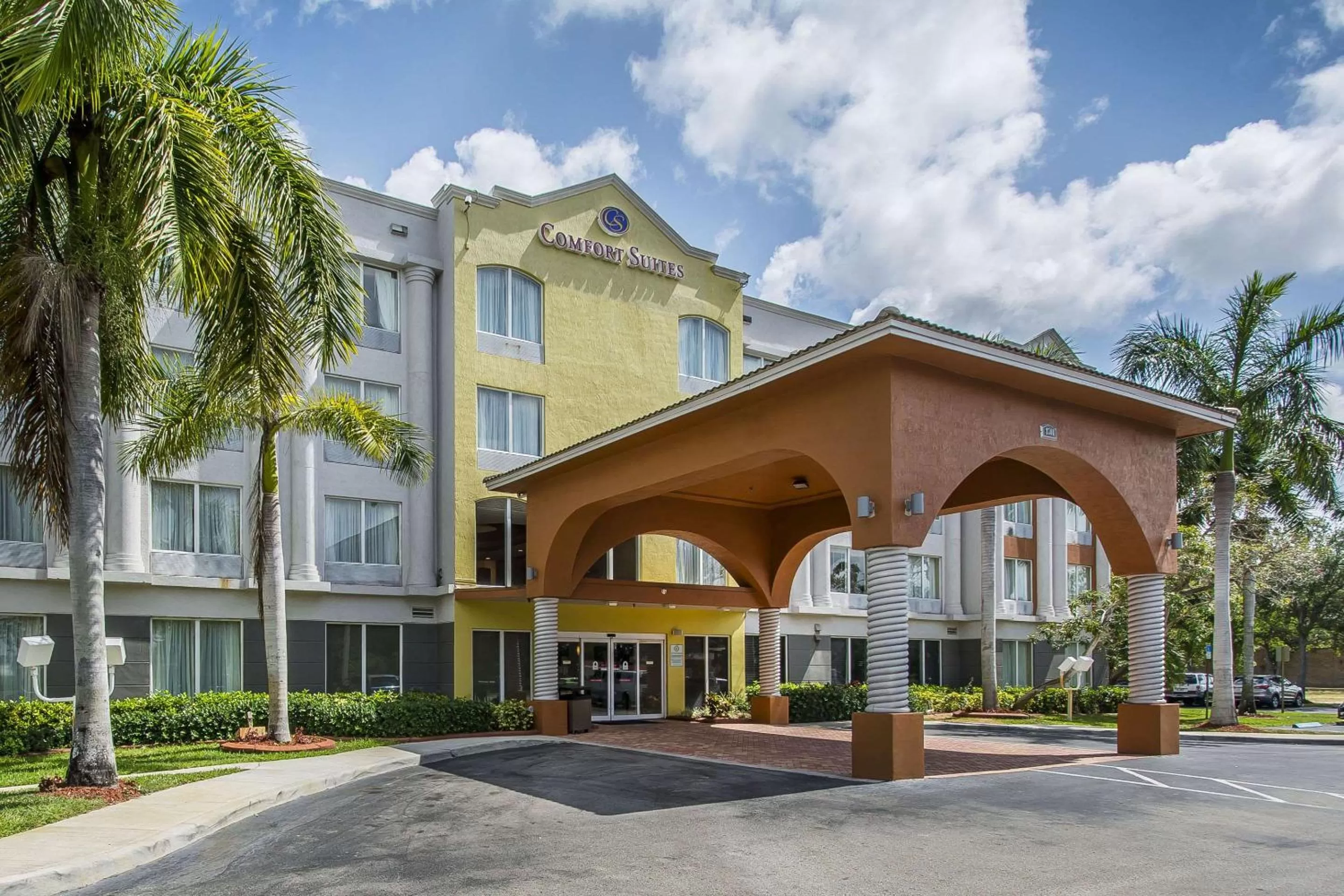 Property building in Comfort Suites Sawgrass