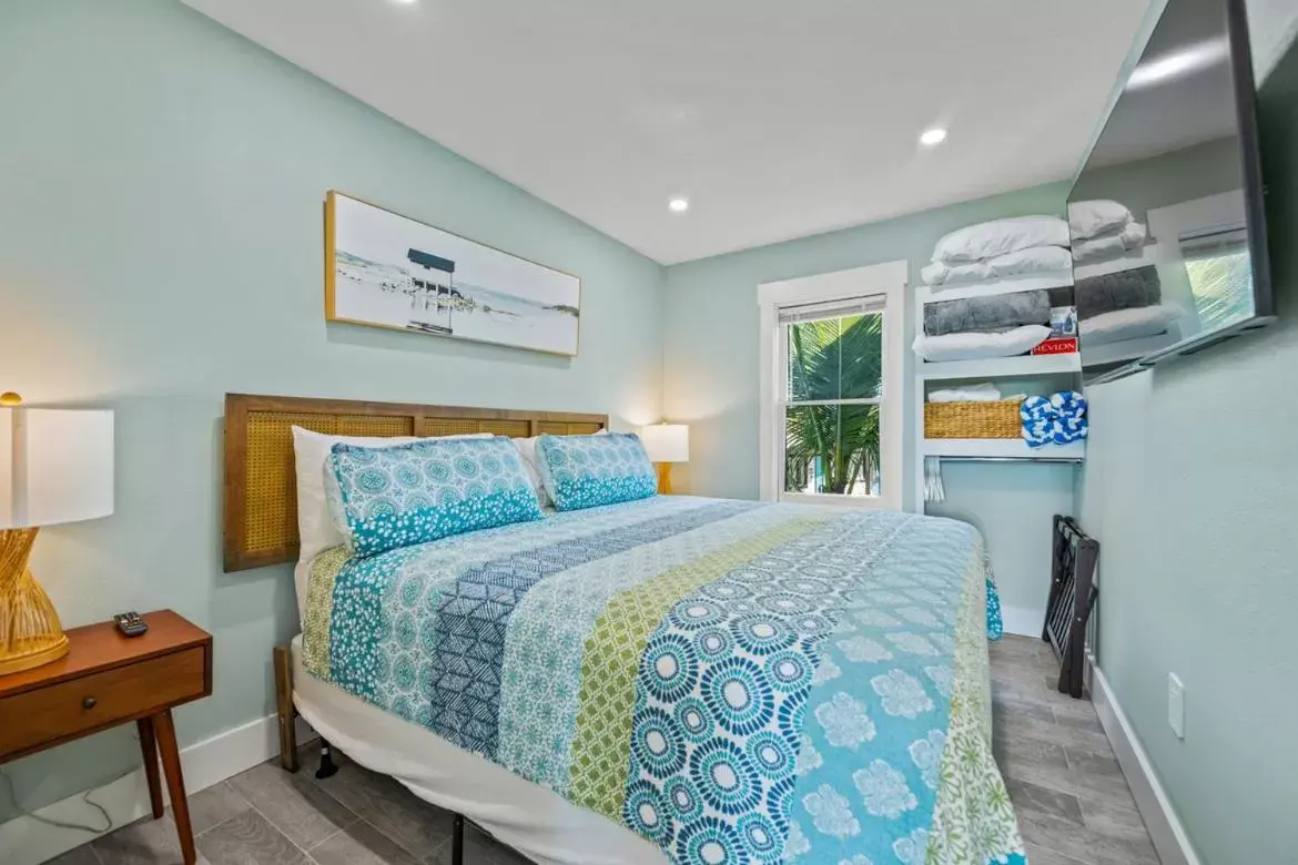 Bedroom in Pelican Post at Anna Maria Island Inn