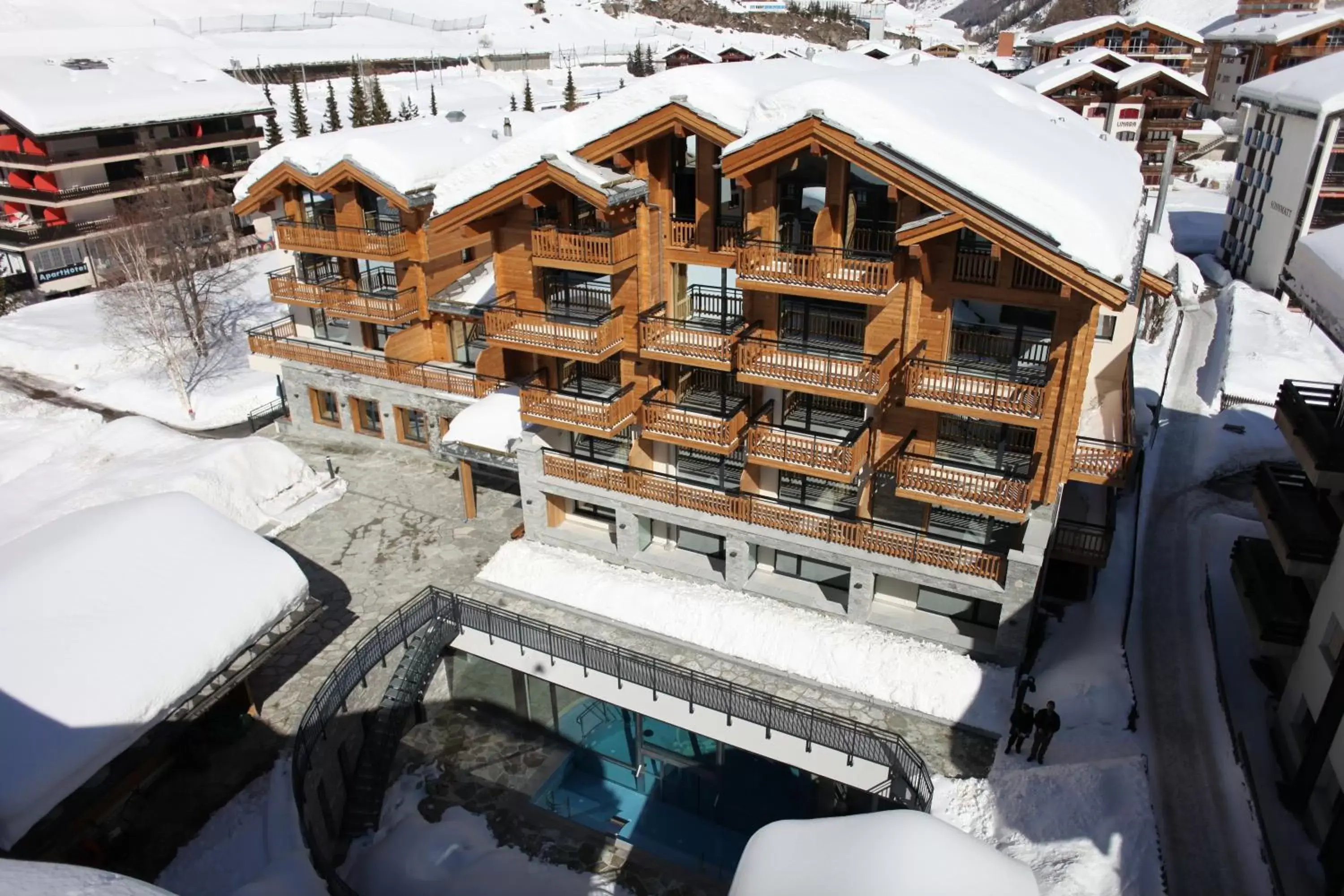 Facade/entrance, Winter in Alpenhotel Fleurs de Zermatt