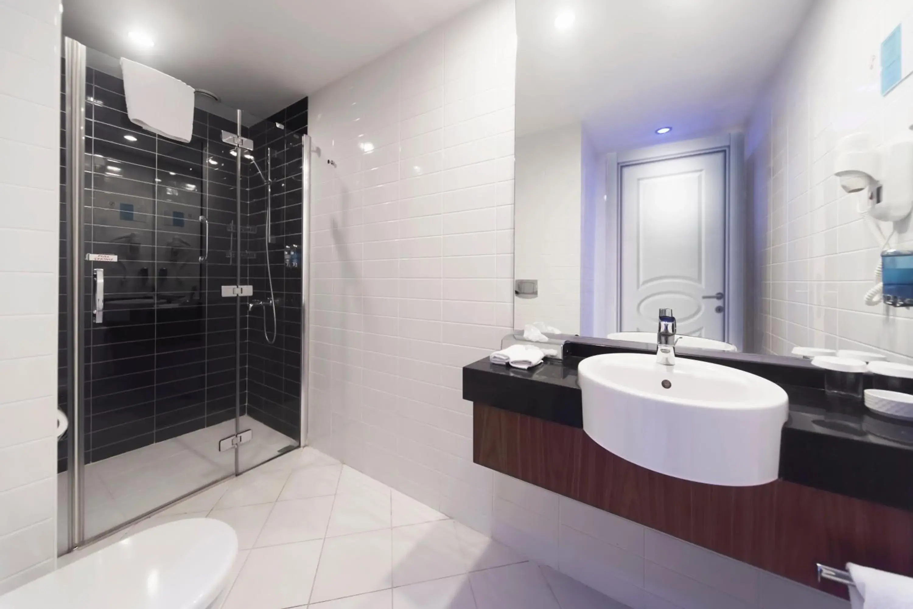 Bathroom in Holiday Inn Express Istanbul-Altunizade
