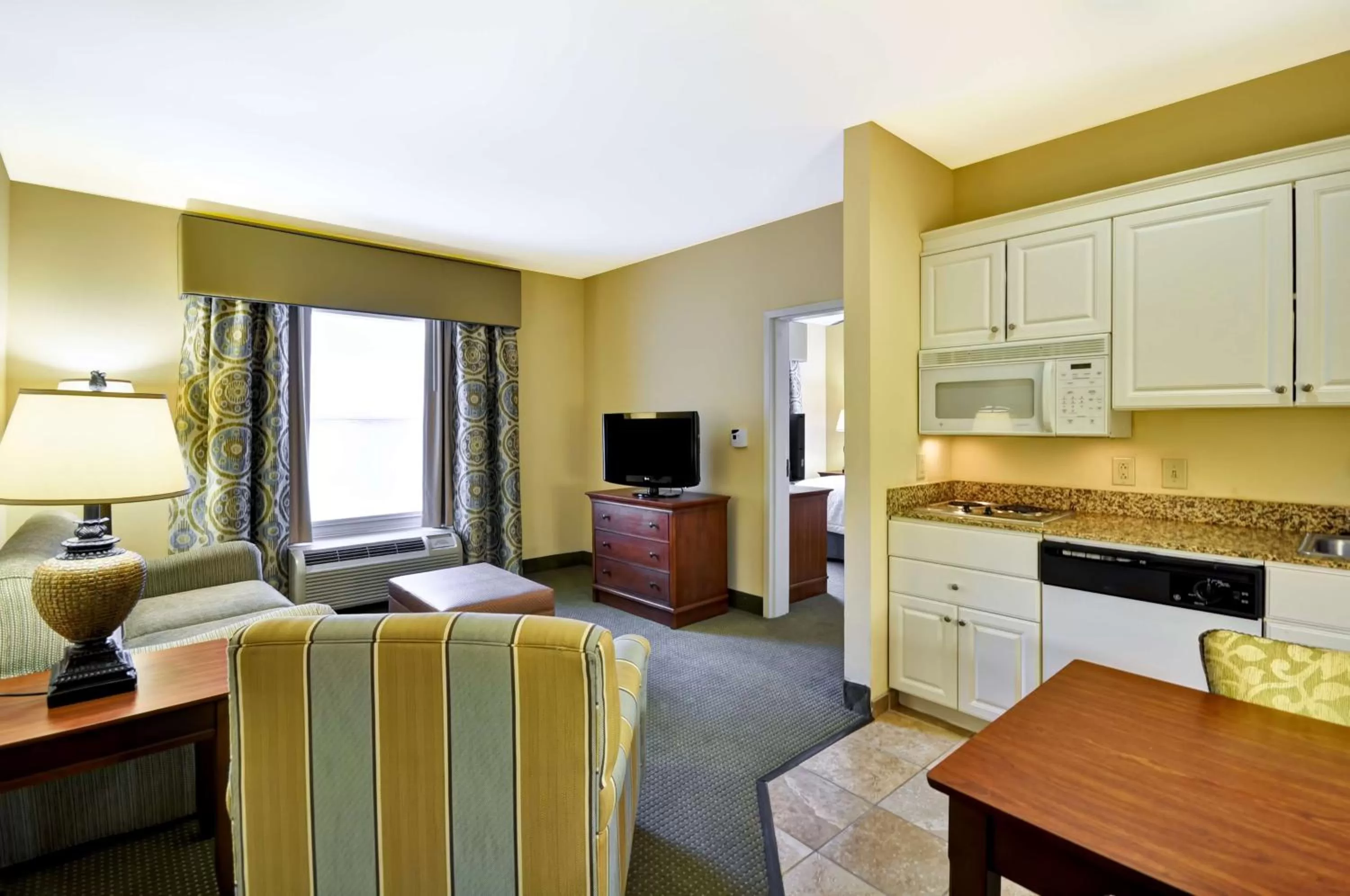 Kitchen or kitchenette in Hampton Inn & Suites Charleston/Mt. Pleasant-Isle Of Palms