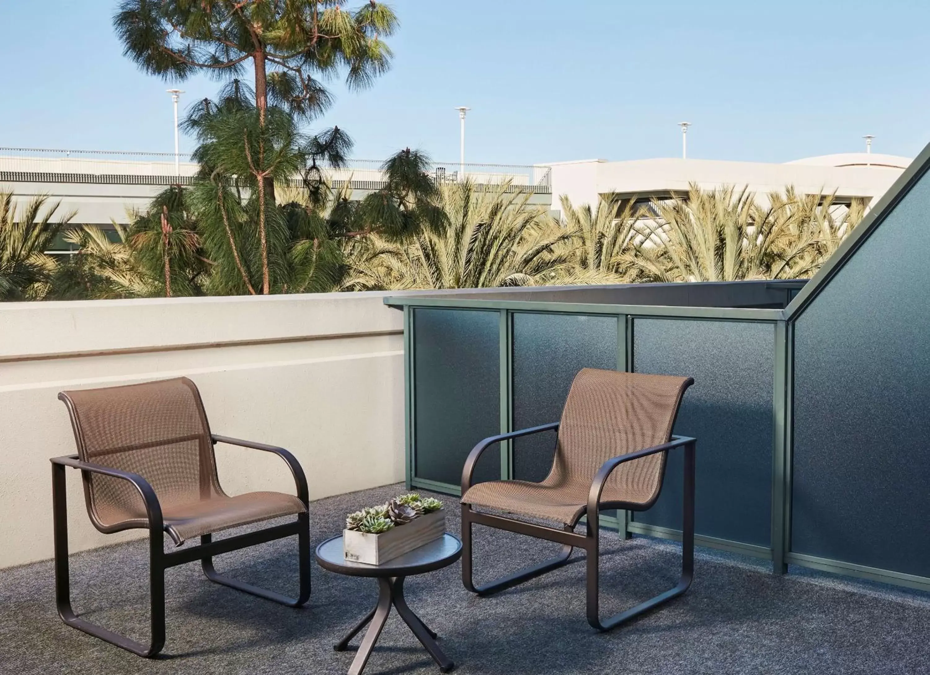 Bed, Balcony/Terrace in Hilton Anaheim