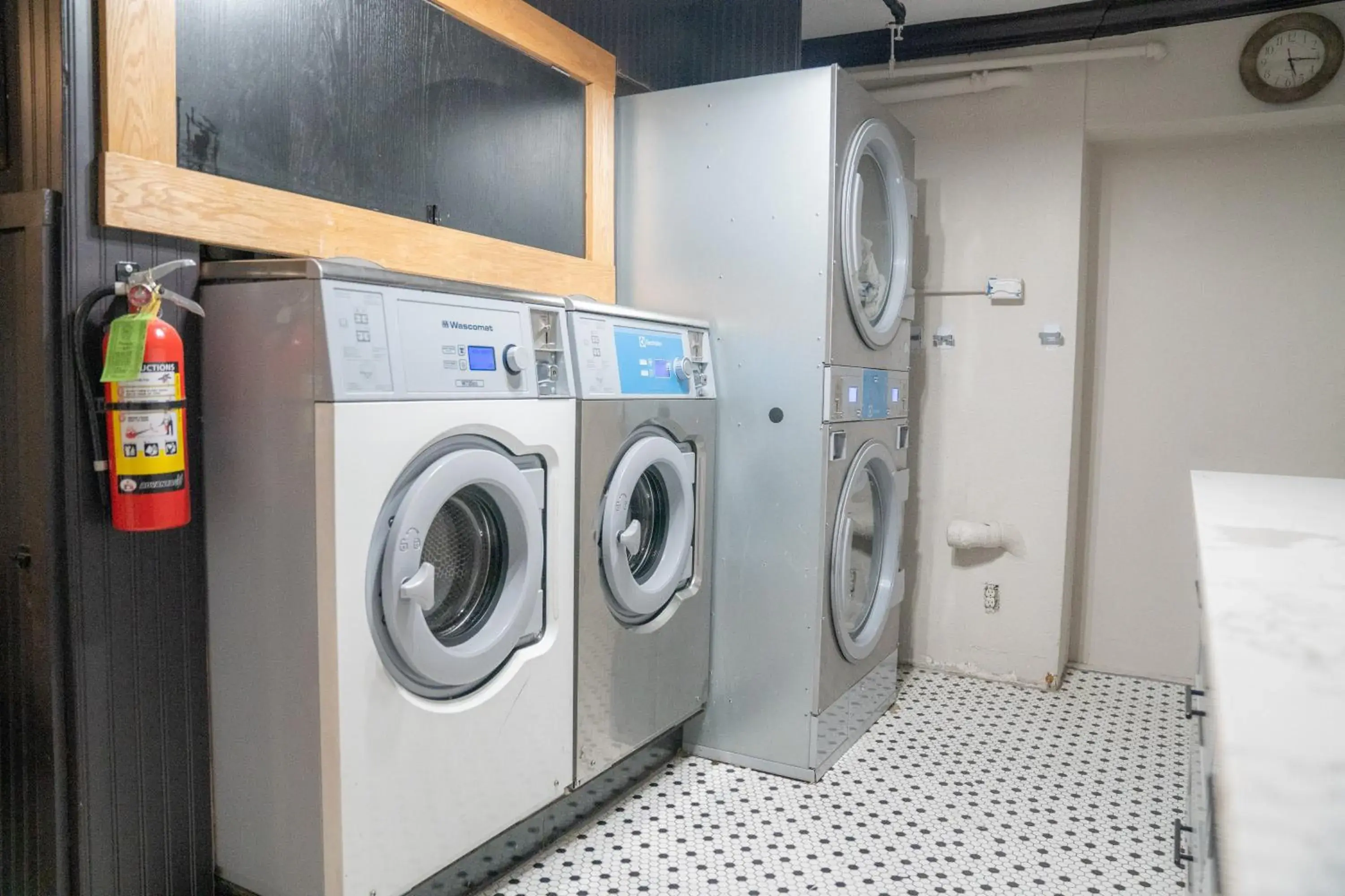 laundry, Bathroom in Amsterdam Hostel