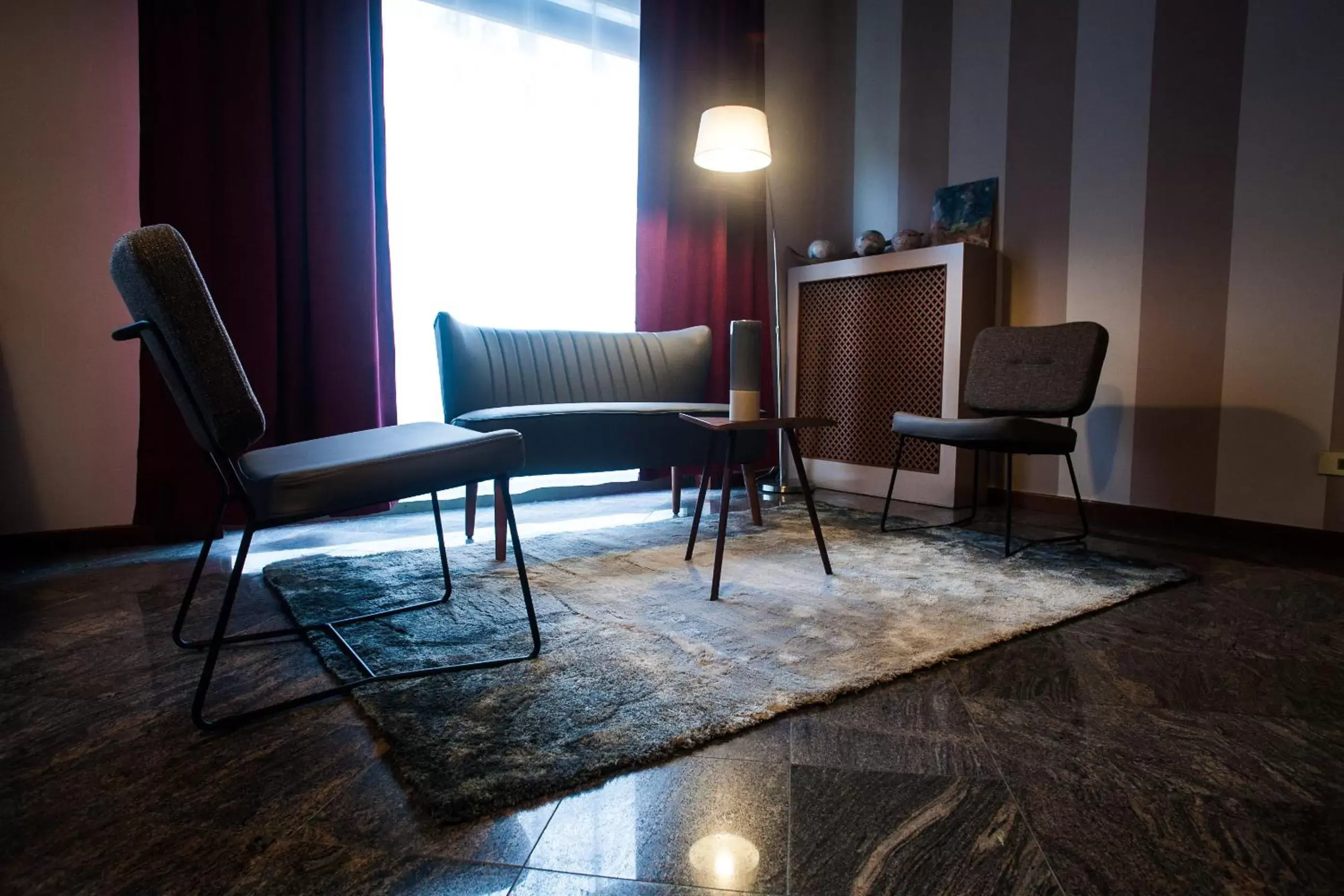 Communal lounge/ TV room, Seating Area in Hotel di Porta Romana