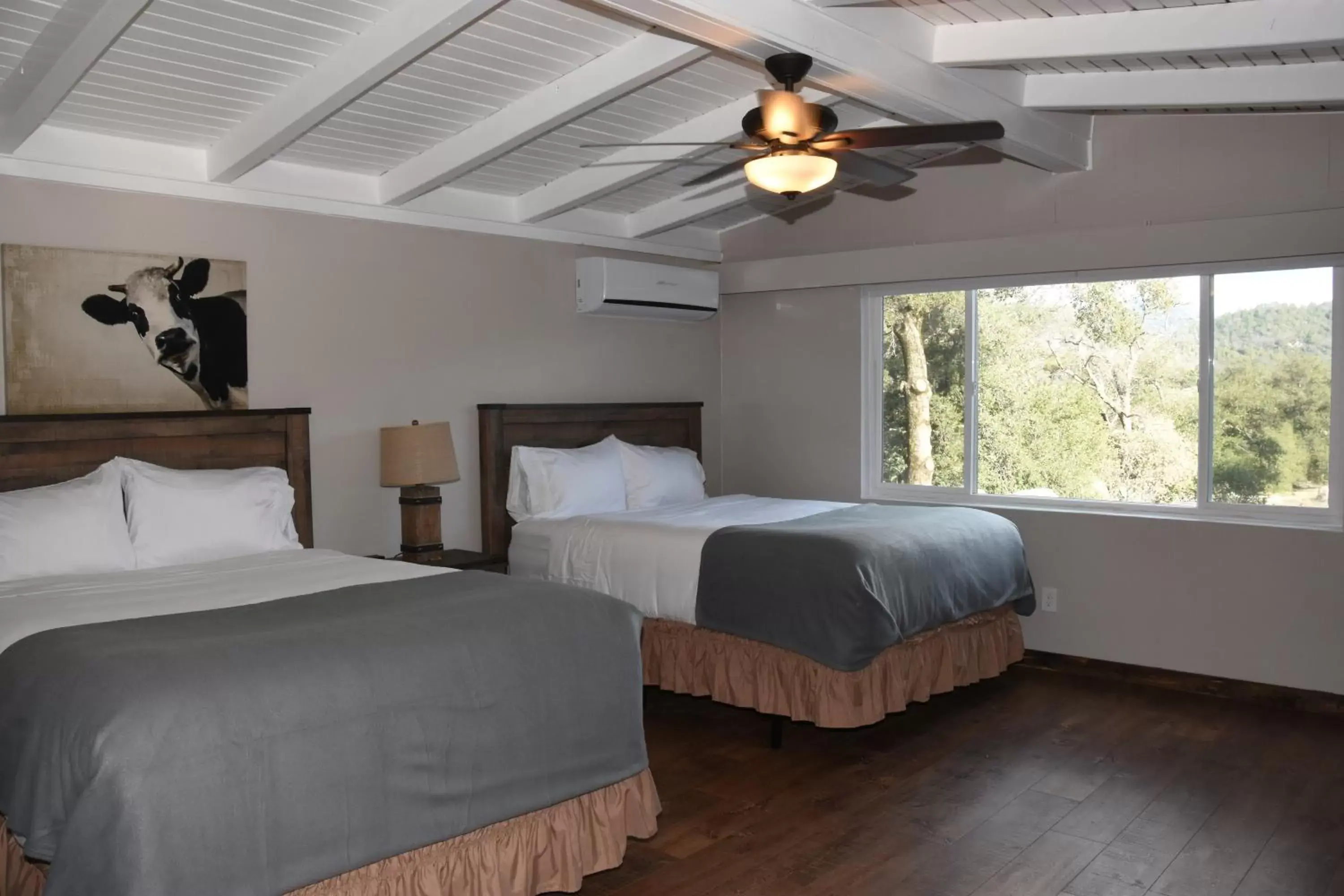 Bedroom, Bed in Apple Tree Inn