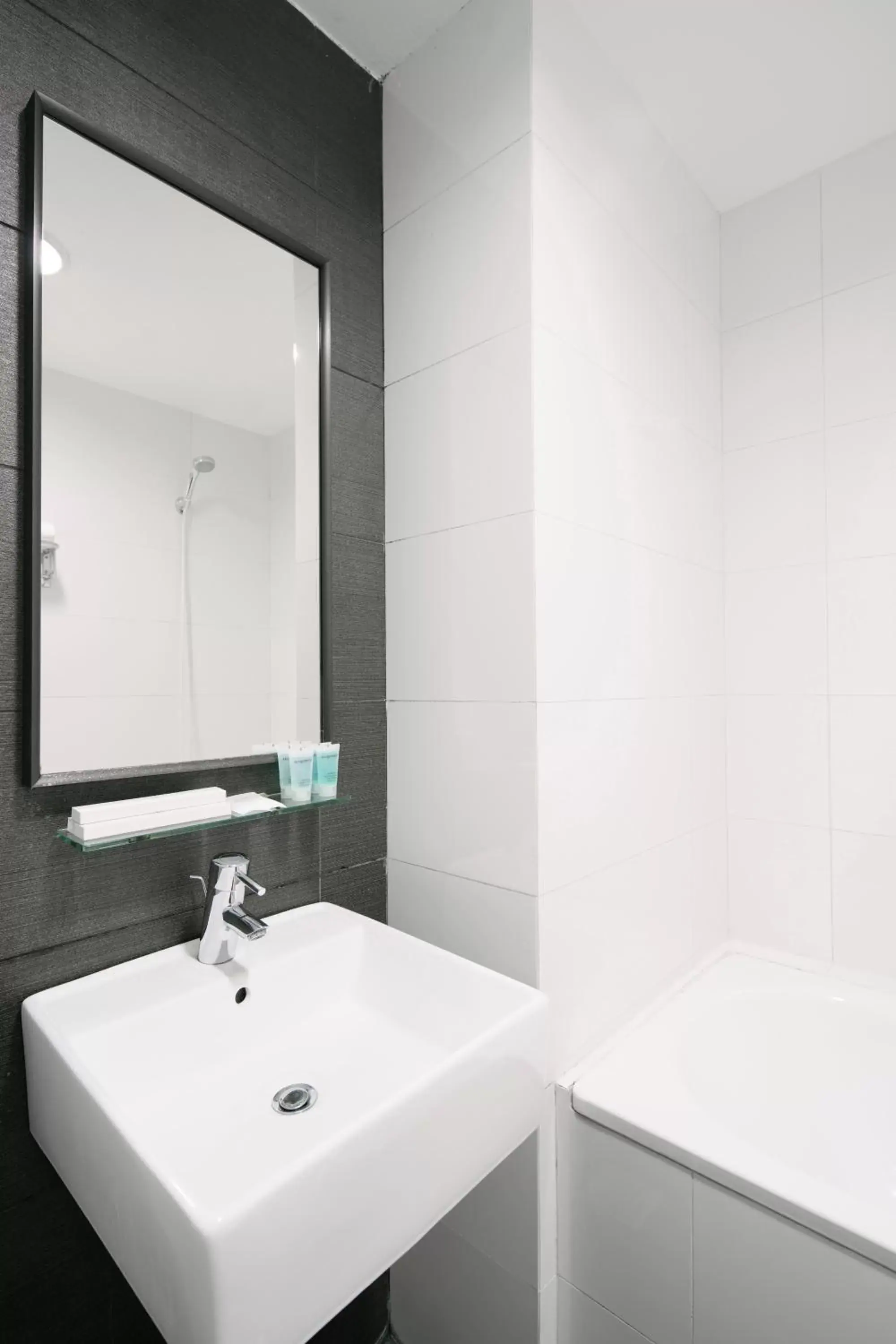 Shower, Bathroom in Value Hotel Balestier