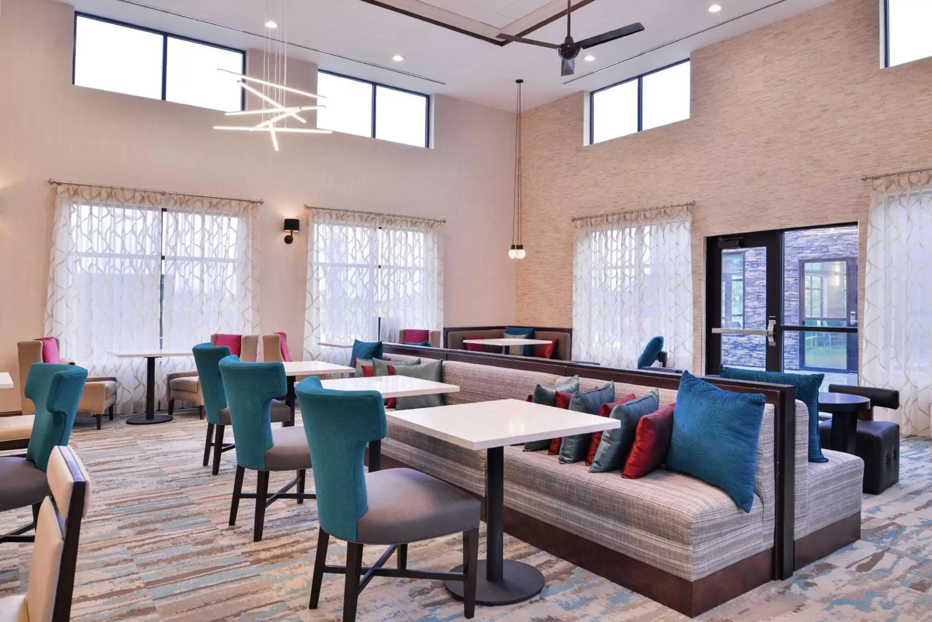 Dining area, Restaurant/Places to Eat in Homewood Suites By Hilton Des Moines Airport
