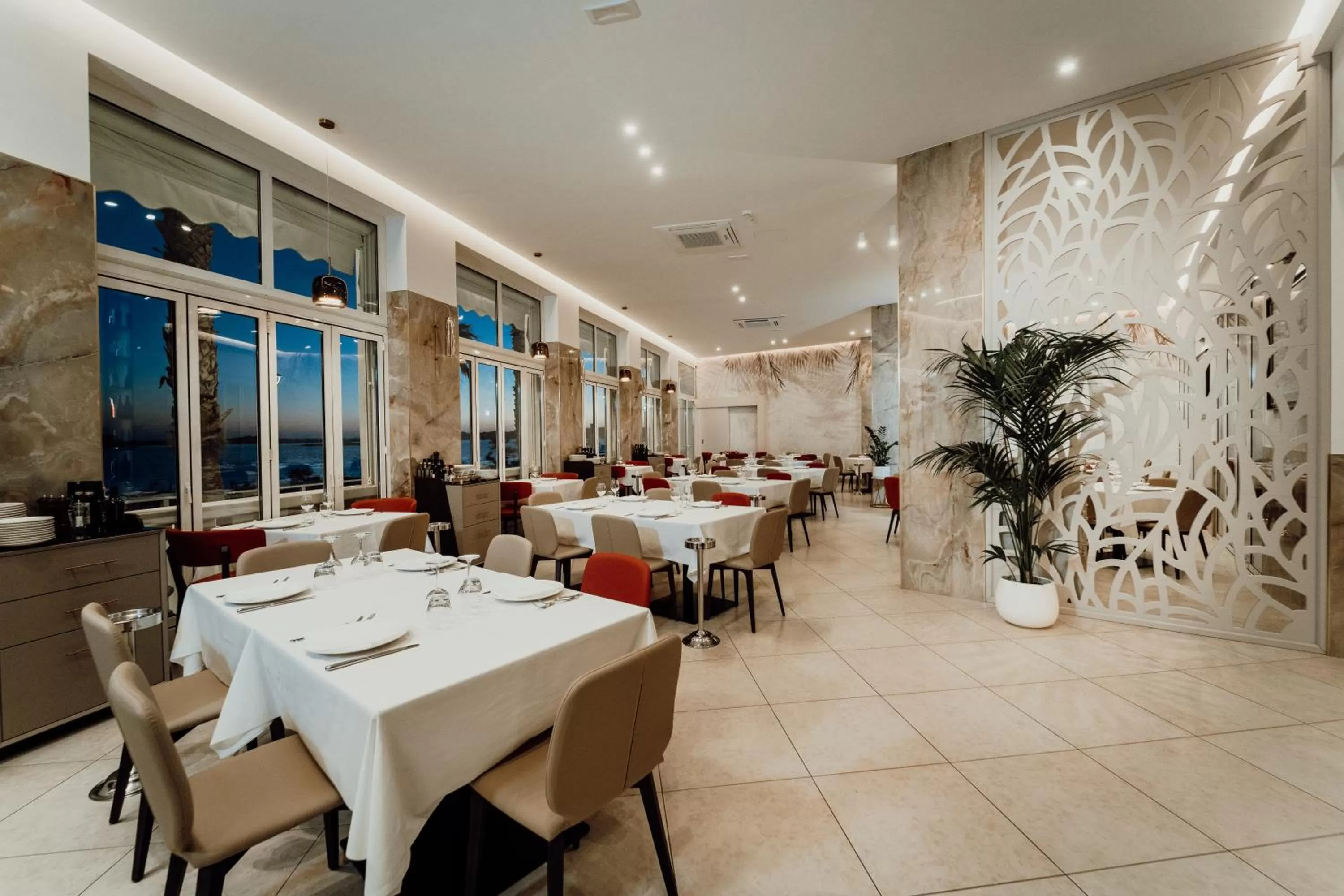 Restaurant/places to eat in Hotel Falli