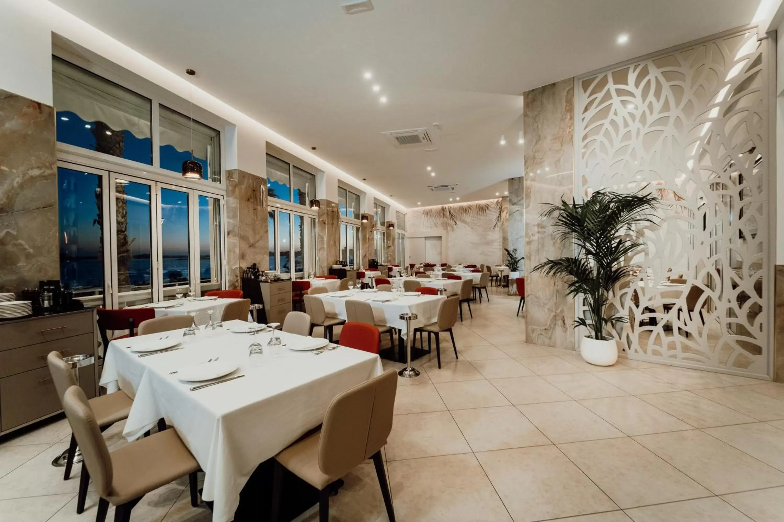 Restaurant/Places to Eat in Hotel Falli