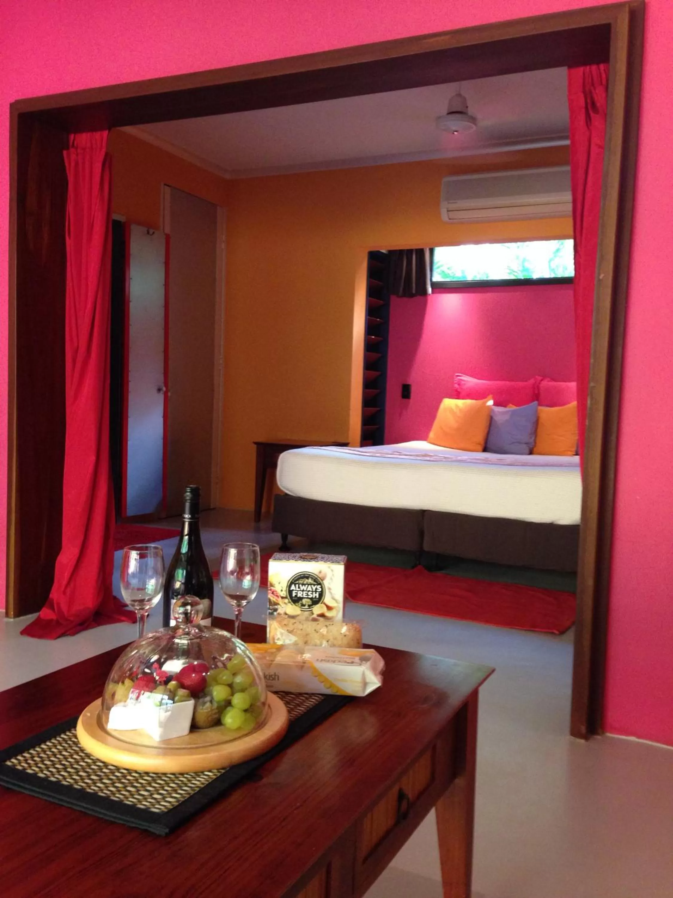 Food and drinks, Bed in Pink Flamingo Resort