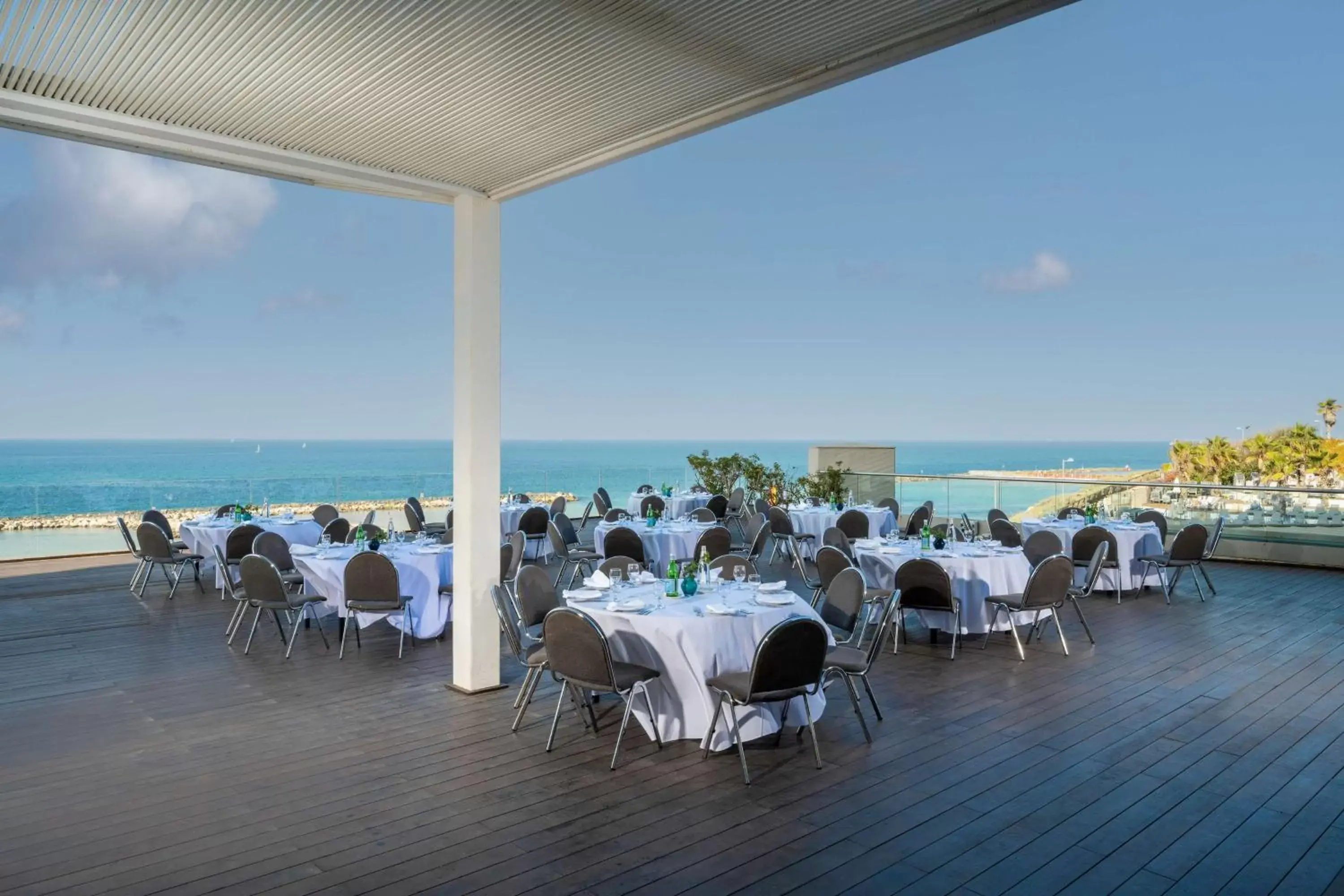 Meeting/conference room, Restaurant/Places to Eat in The Vista At Hilton Tel Aviv