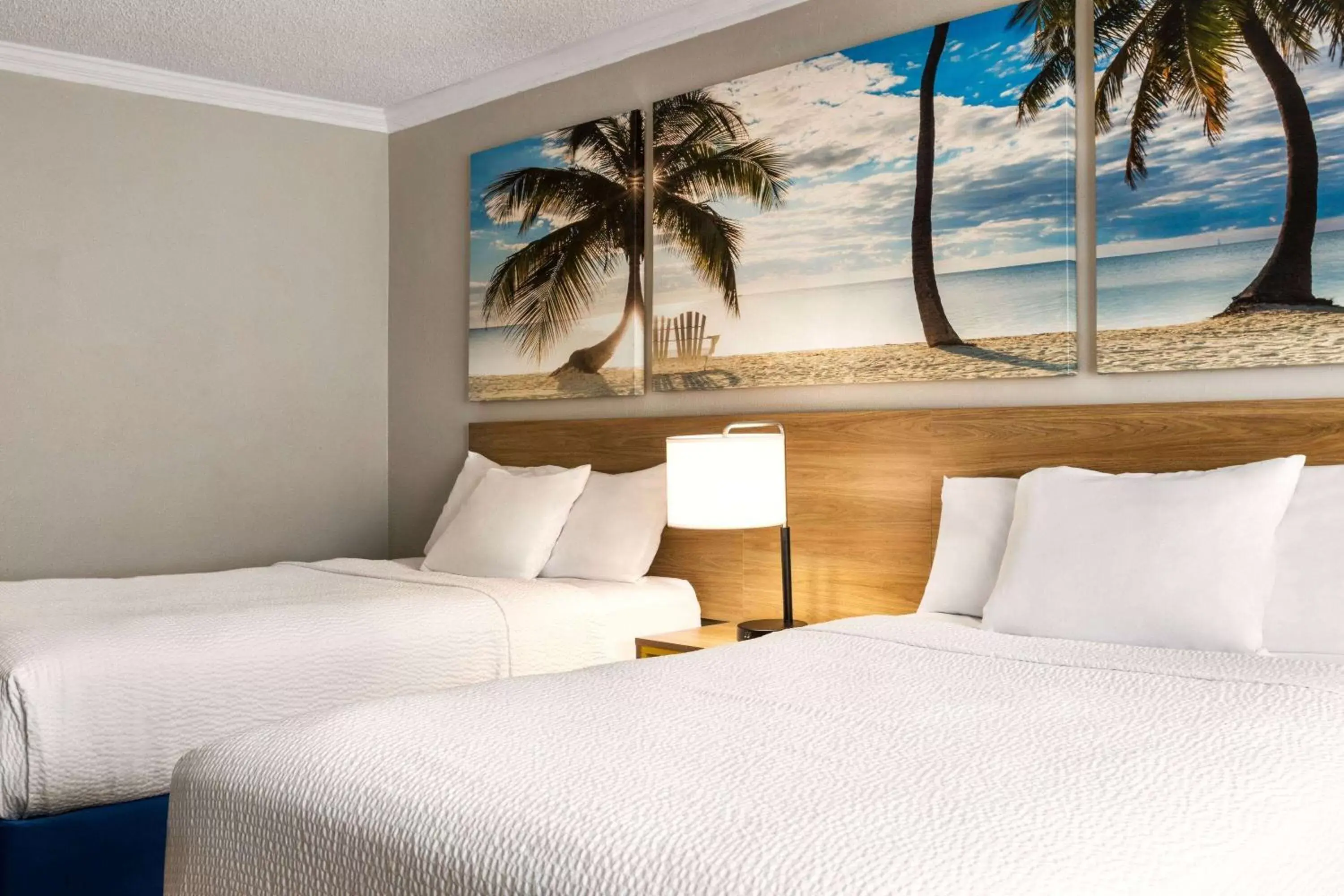 Photo of the whole room, Bed in Days Inn by Wyndham Miami Airport North