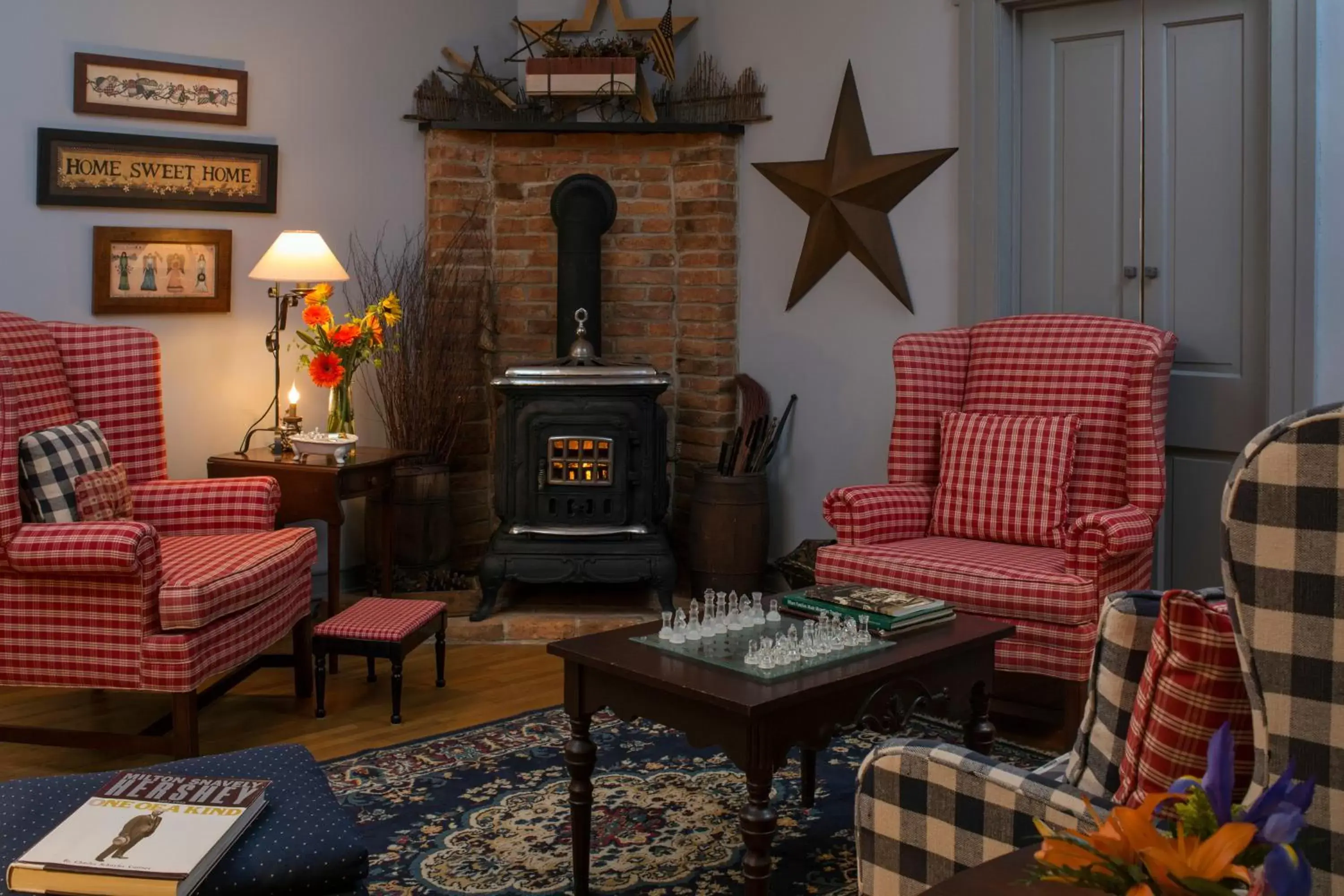 Seating Area in 1825 Inn Bed and Breakfast