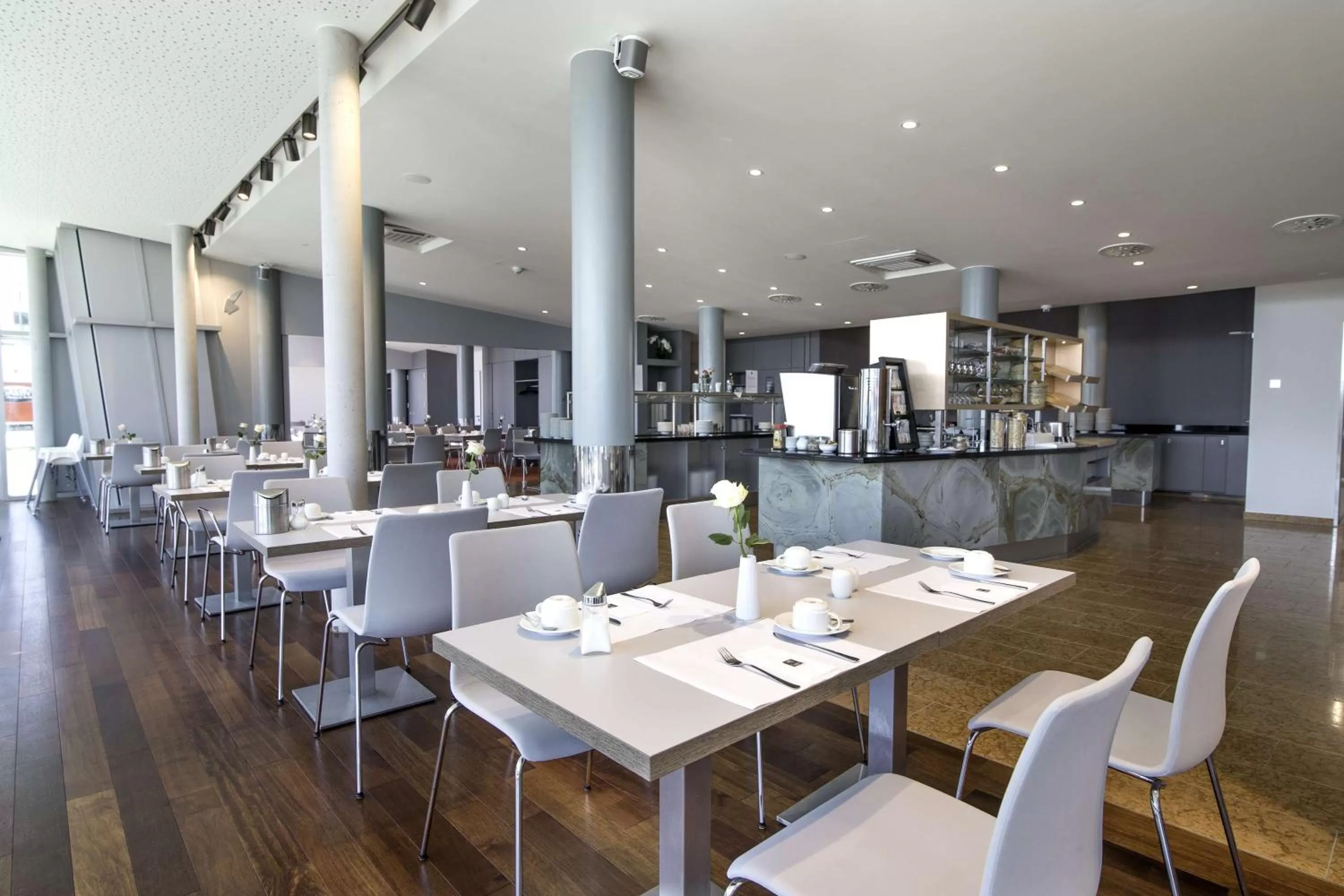 Restaurant/places to eat in Nordsee Hotel Fischereihafen
