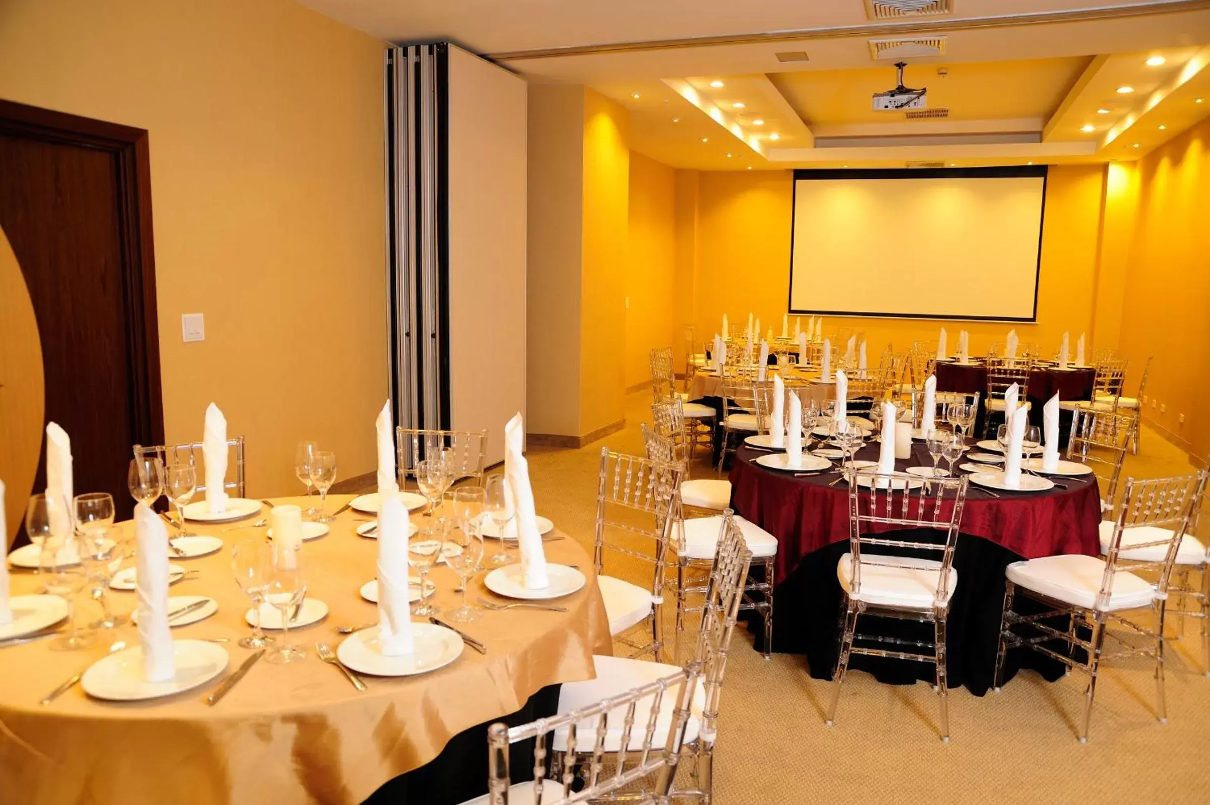 Business facilities, Restaurant/Places to Eat in Novotel Panama City