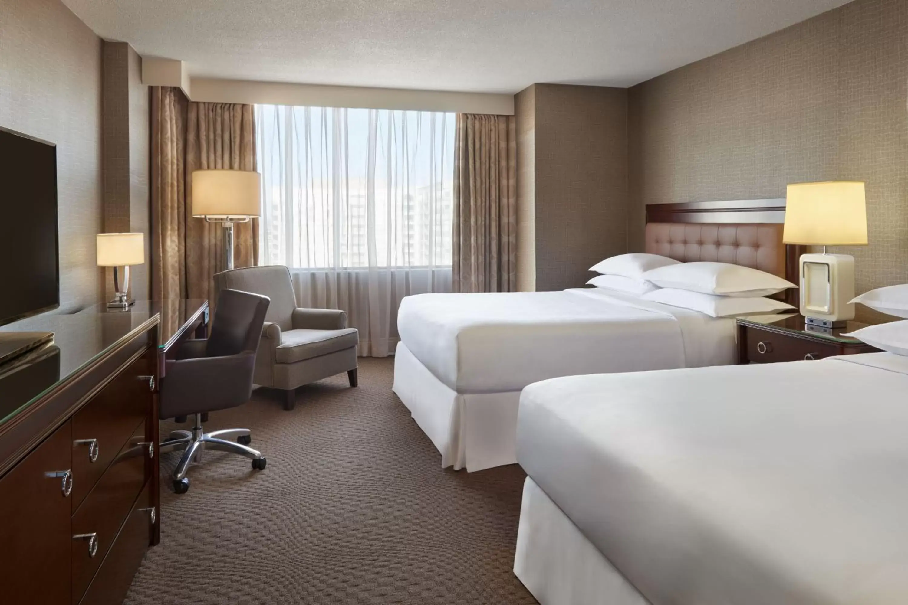 Photo of the whole room in Sheraton Parkway Toronto North Hotel & Suites