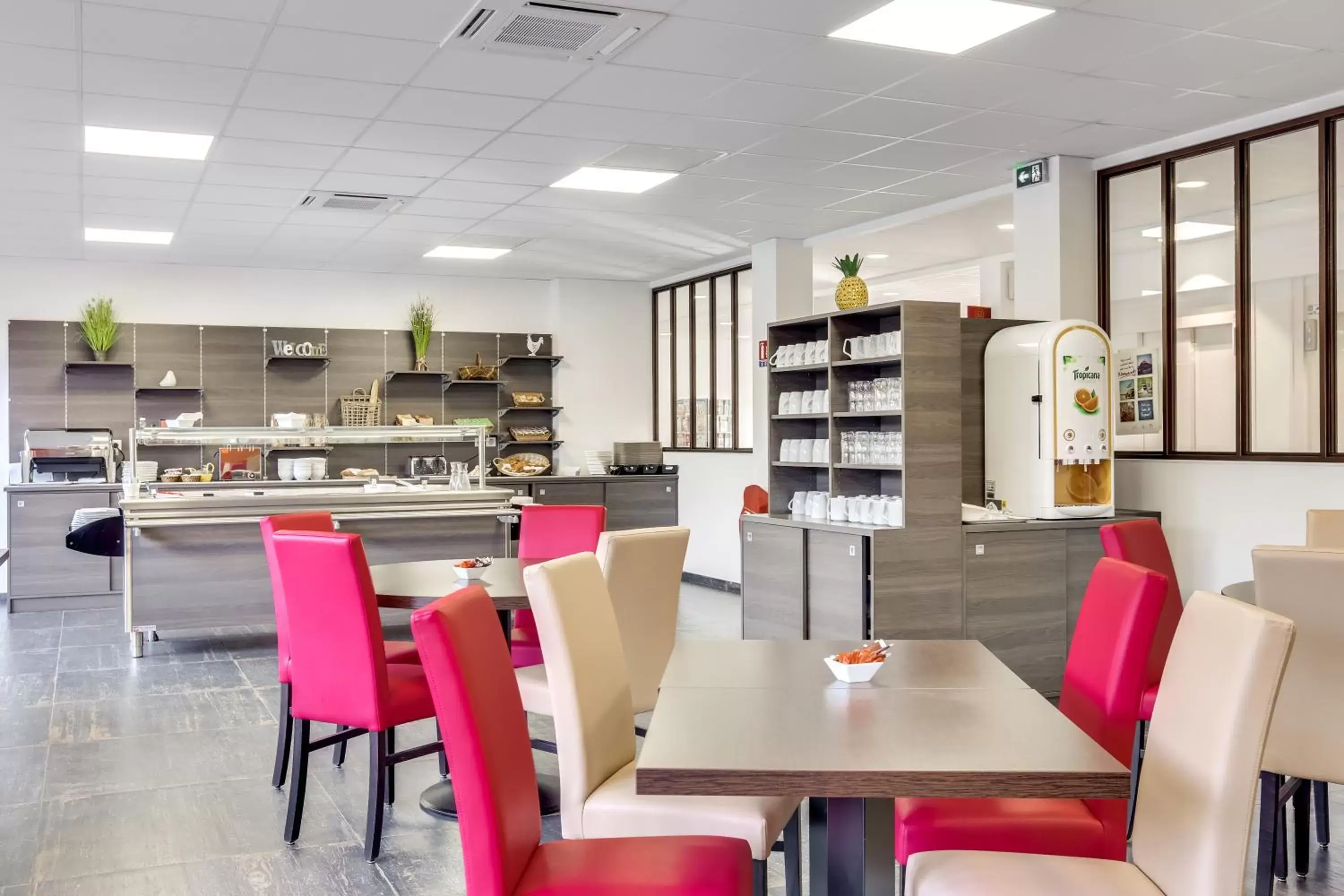 Buffet breakfast in The Originals City, Hôtel Caen Mémorial Buffet breakfast in The Originals City, Hôtel Caen Mémorial