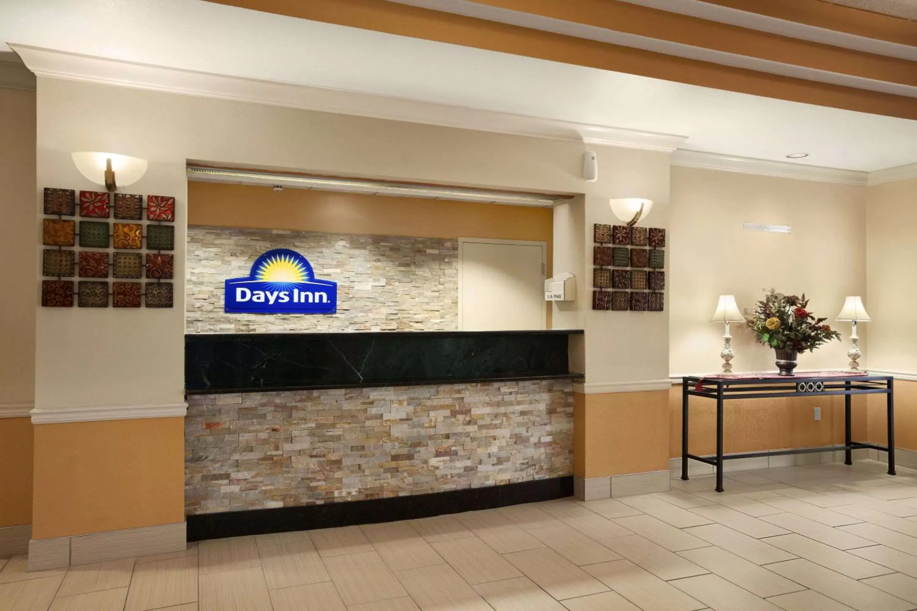 Lobby or reception, Lobby/Reception in Days Inn & Suites by Wyndham Cedar Rapids