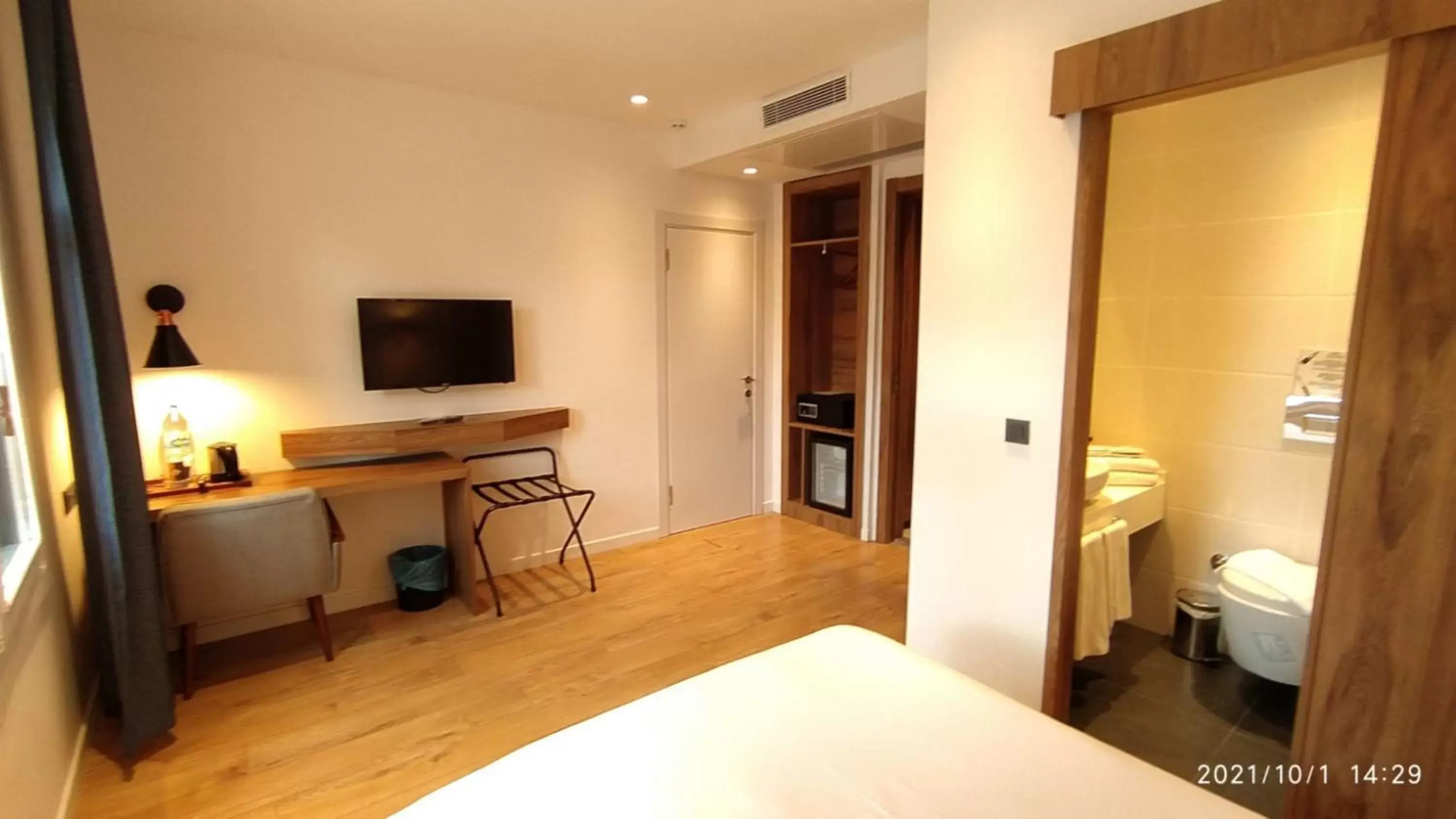 Bedroom, TV/Entertainment Center in Armagrandi Spina Hotel-Special Category