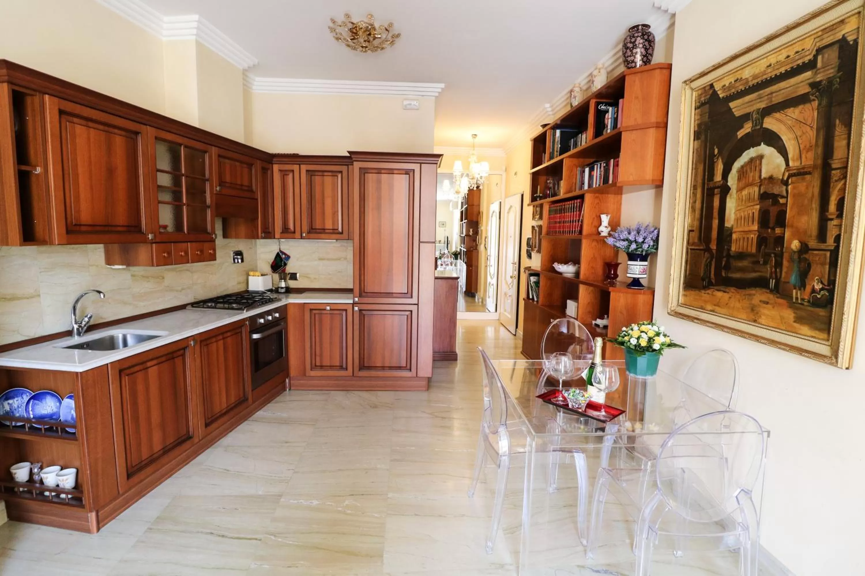Kitchen or kitchenette in Rome Kings Suite