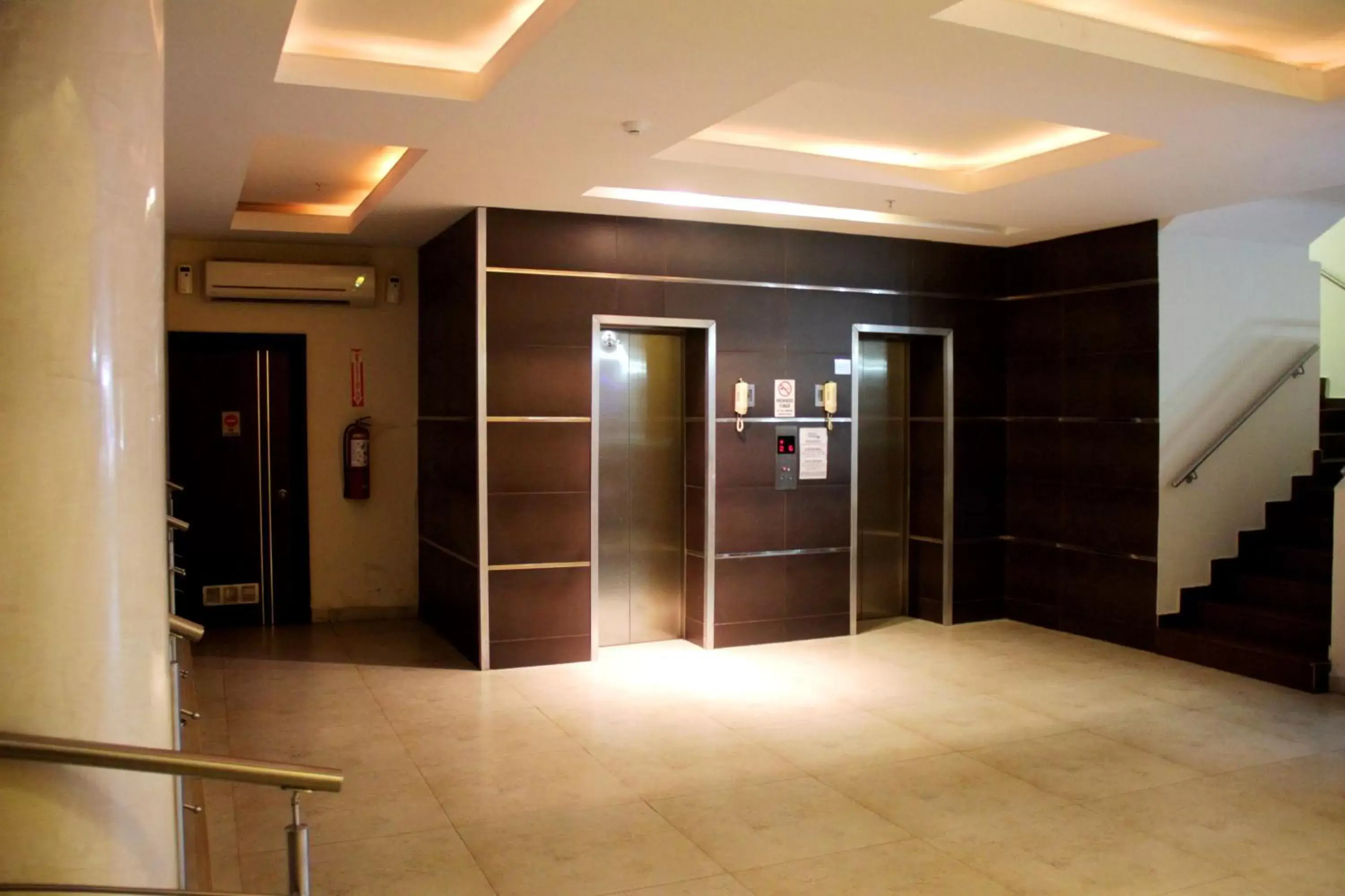 Lobby or reception, Bathroom in Hotel Terranova