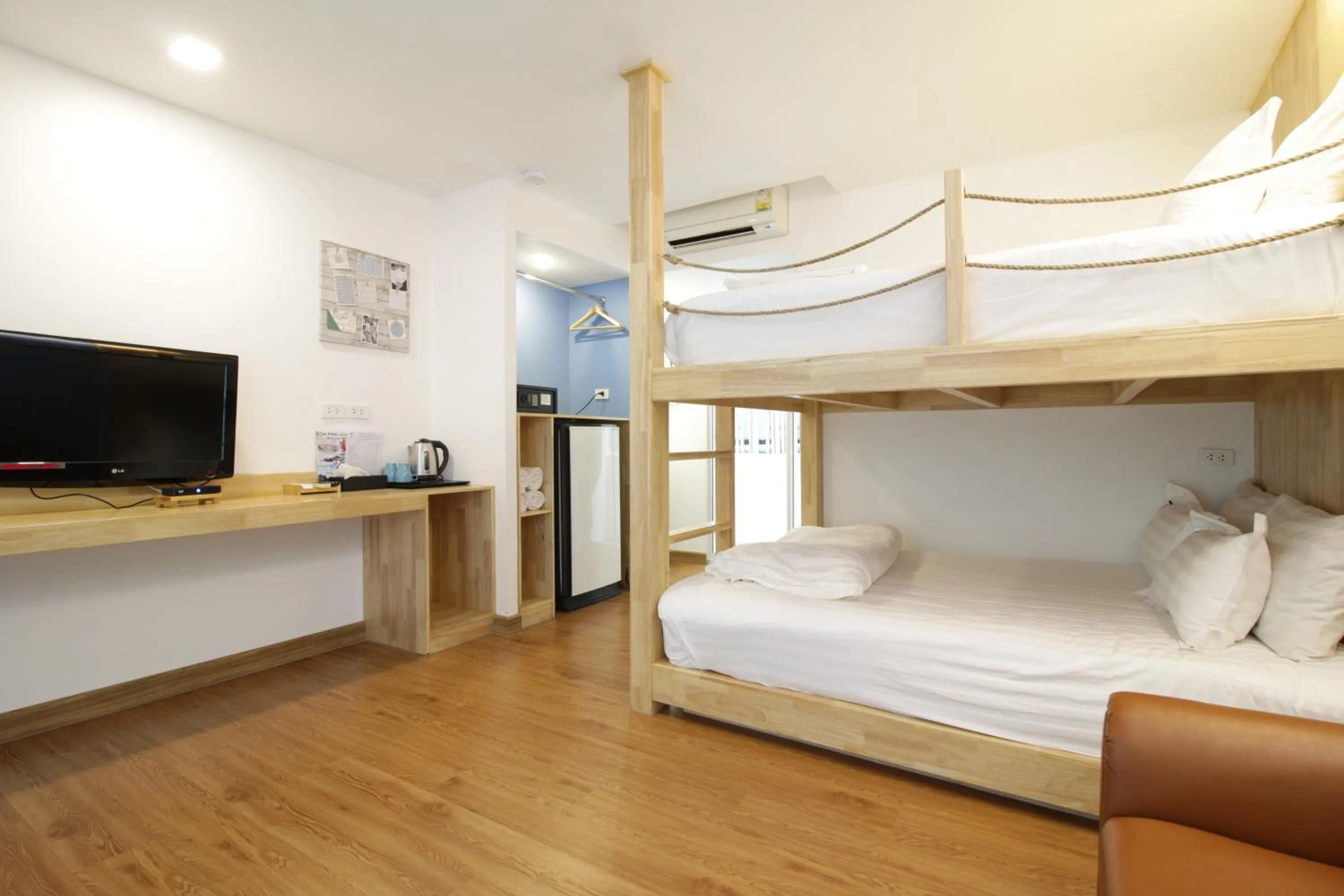 Bed in Tawaen Beach Resort