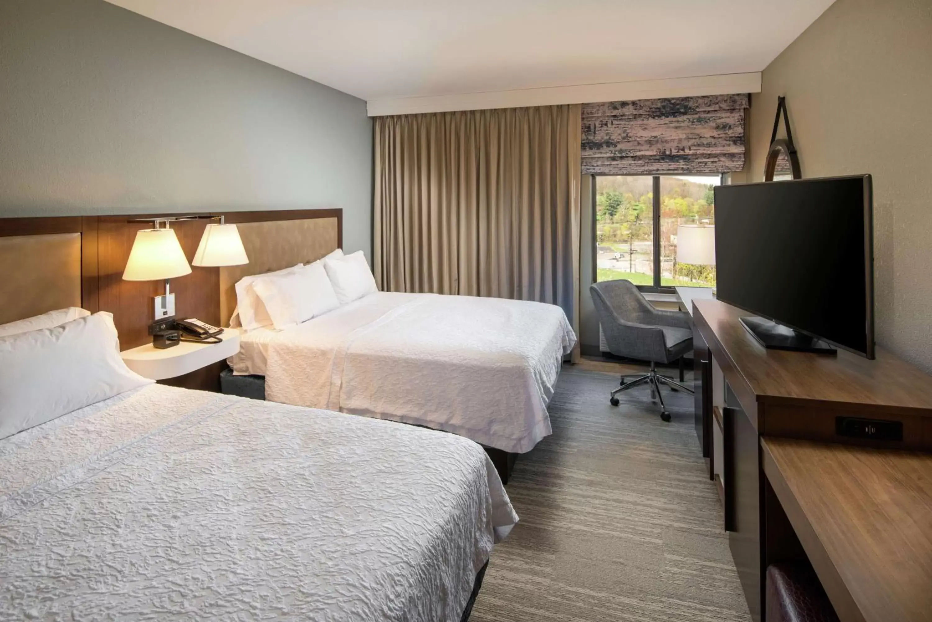 Bedroom, Bed in Hampton Inn & Suites Binghamton/Vestal