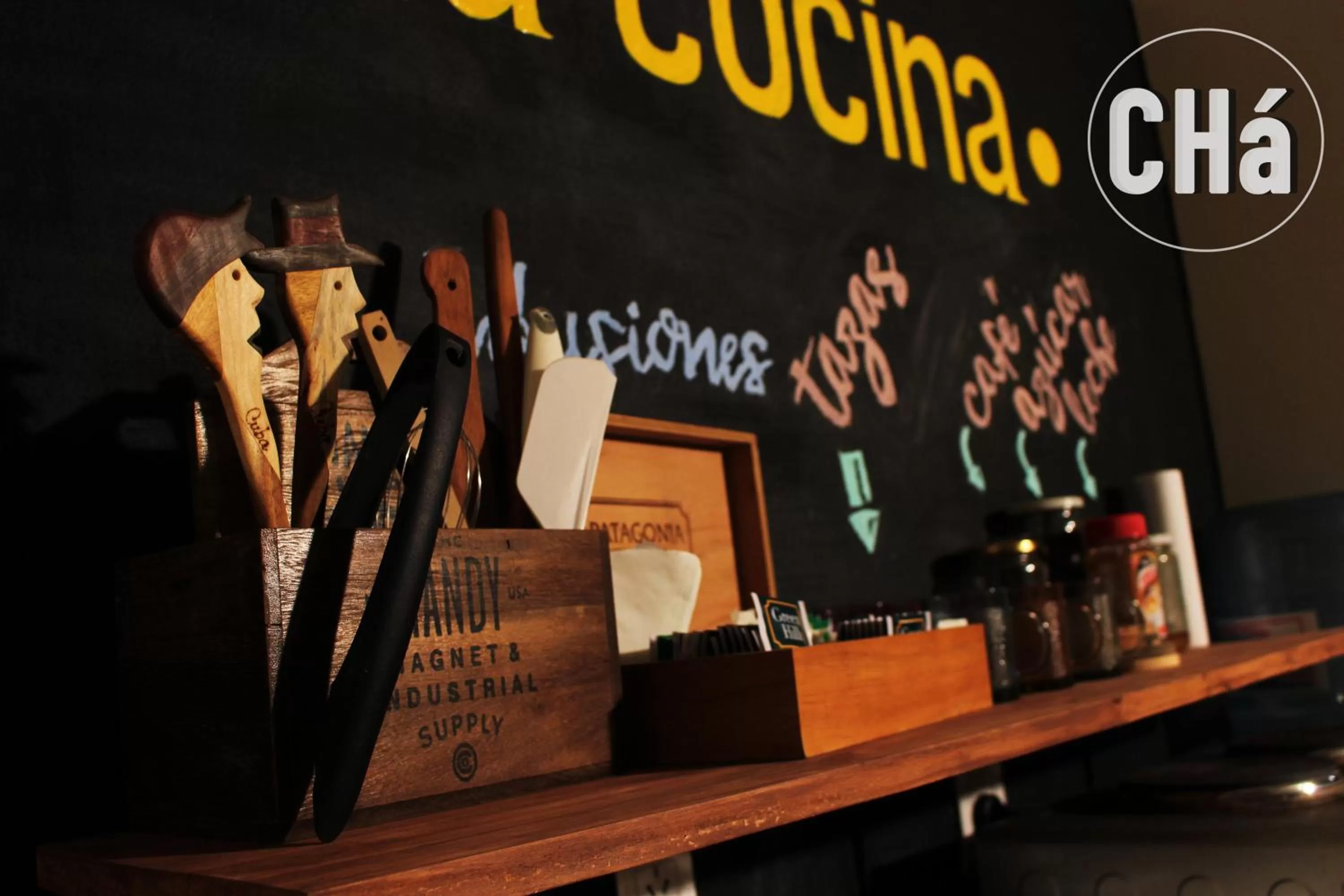 Communal kitchen in Hostel Cha