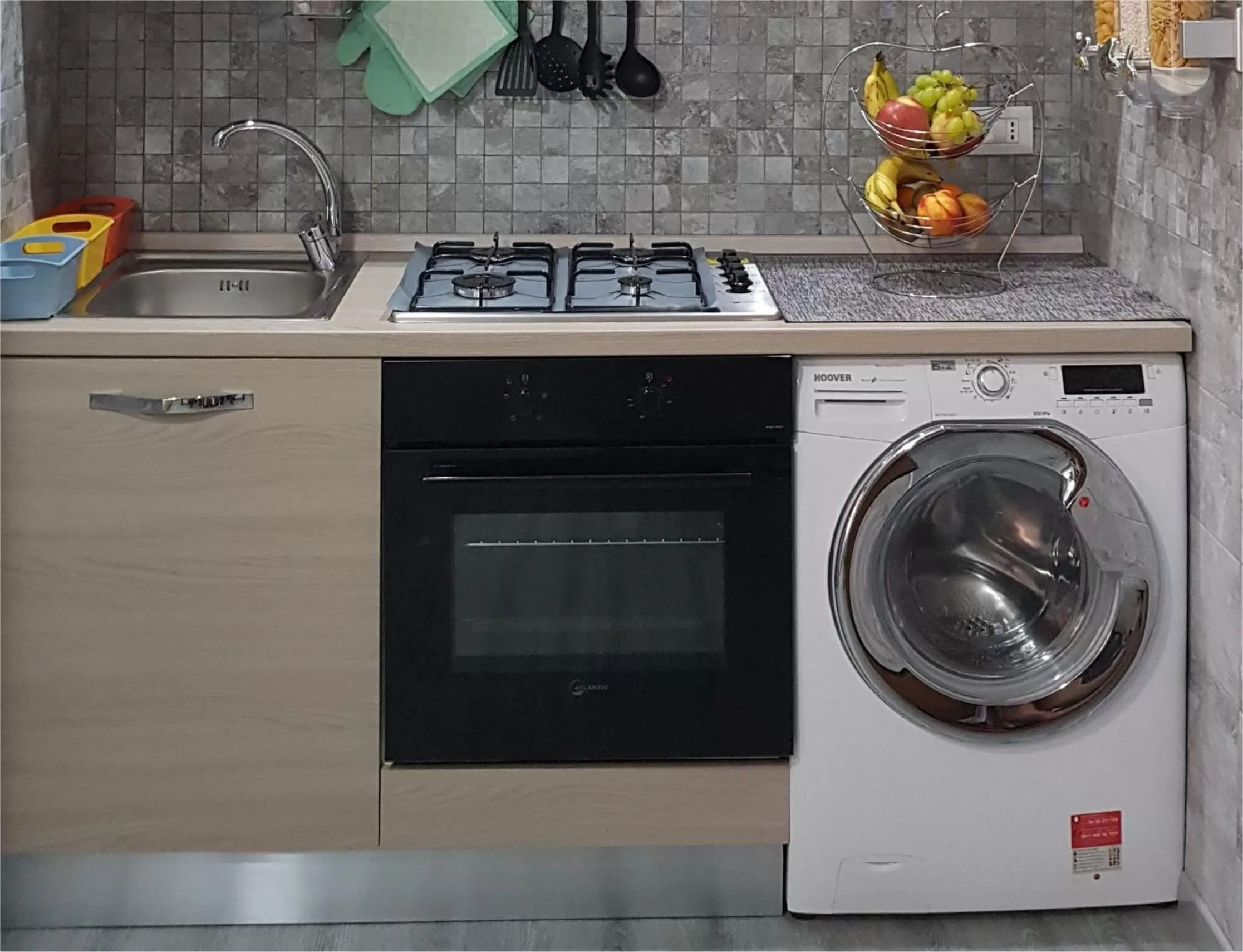 Kitchen or kitchenette in Inna Best House