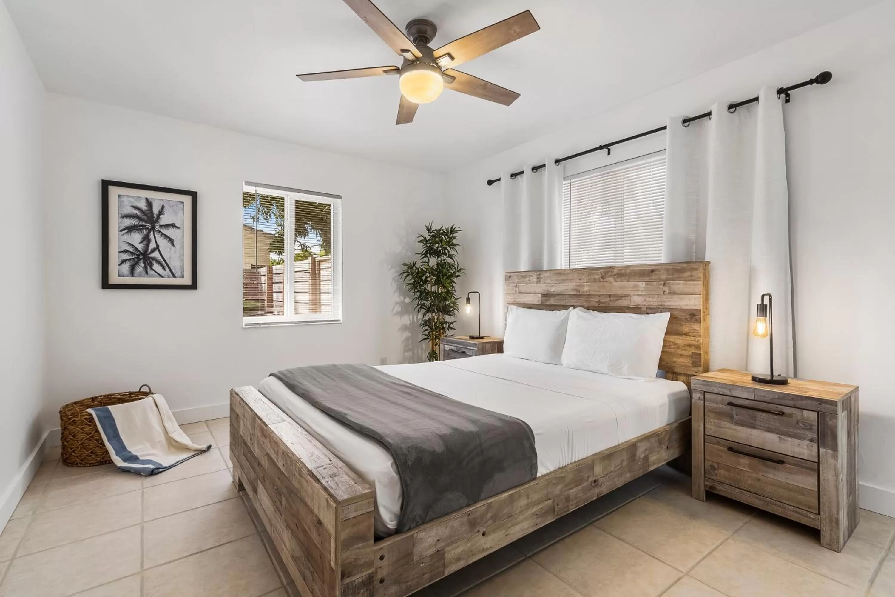 Bedroom, Bed in Alani Bay Premium Condos