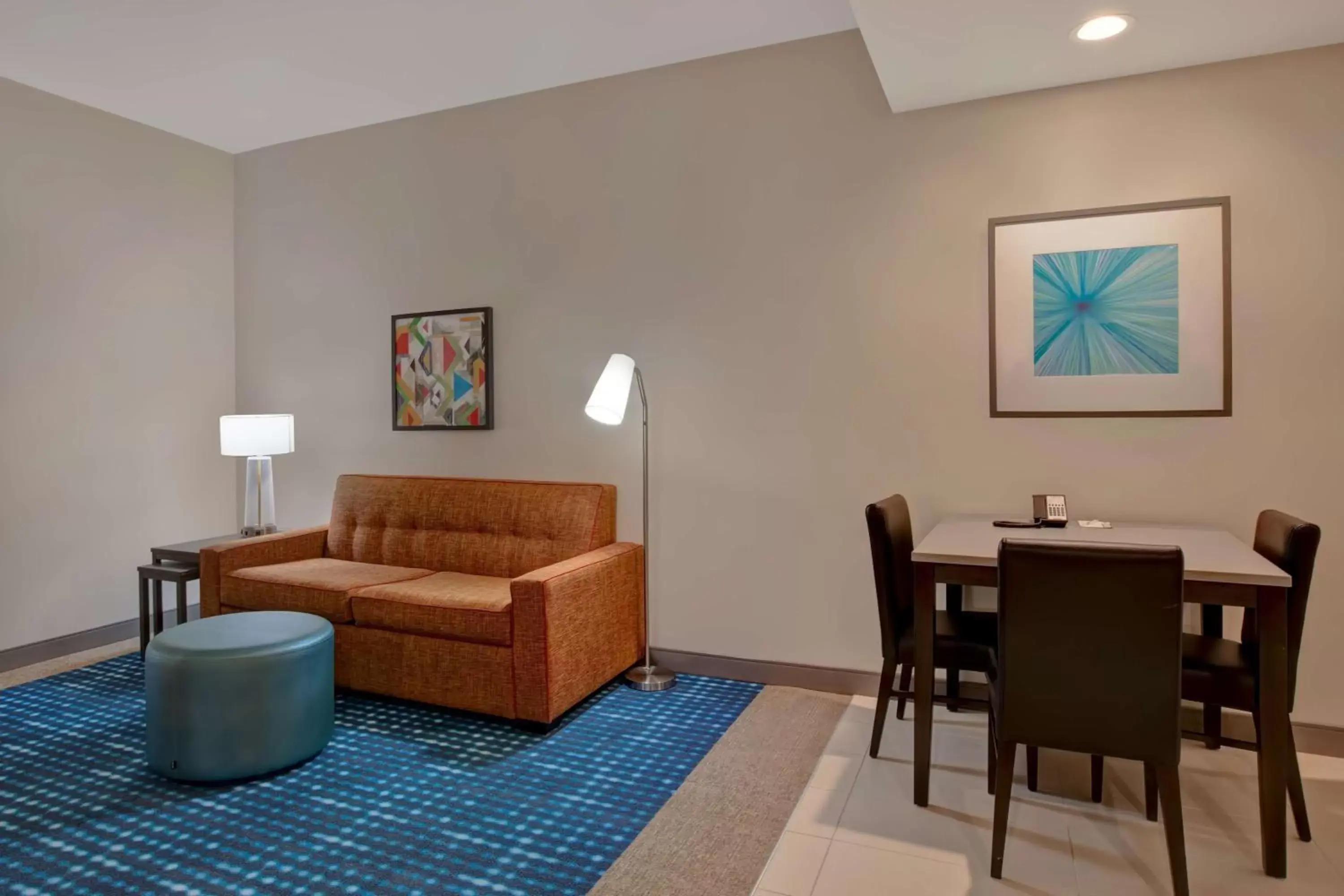 Living room, Seating Area in Home2 Suites By Hilton Charlotte Northlake