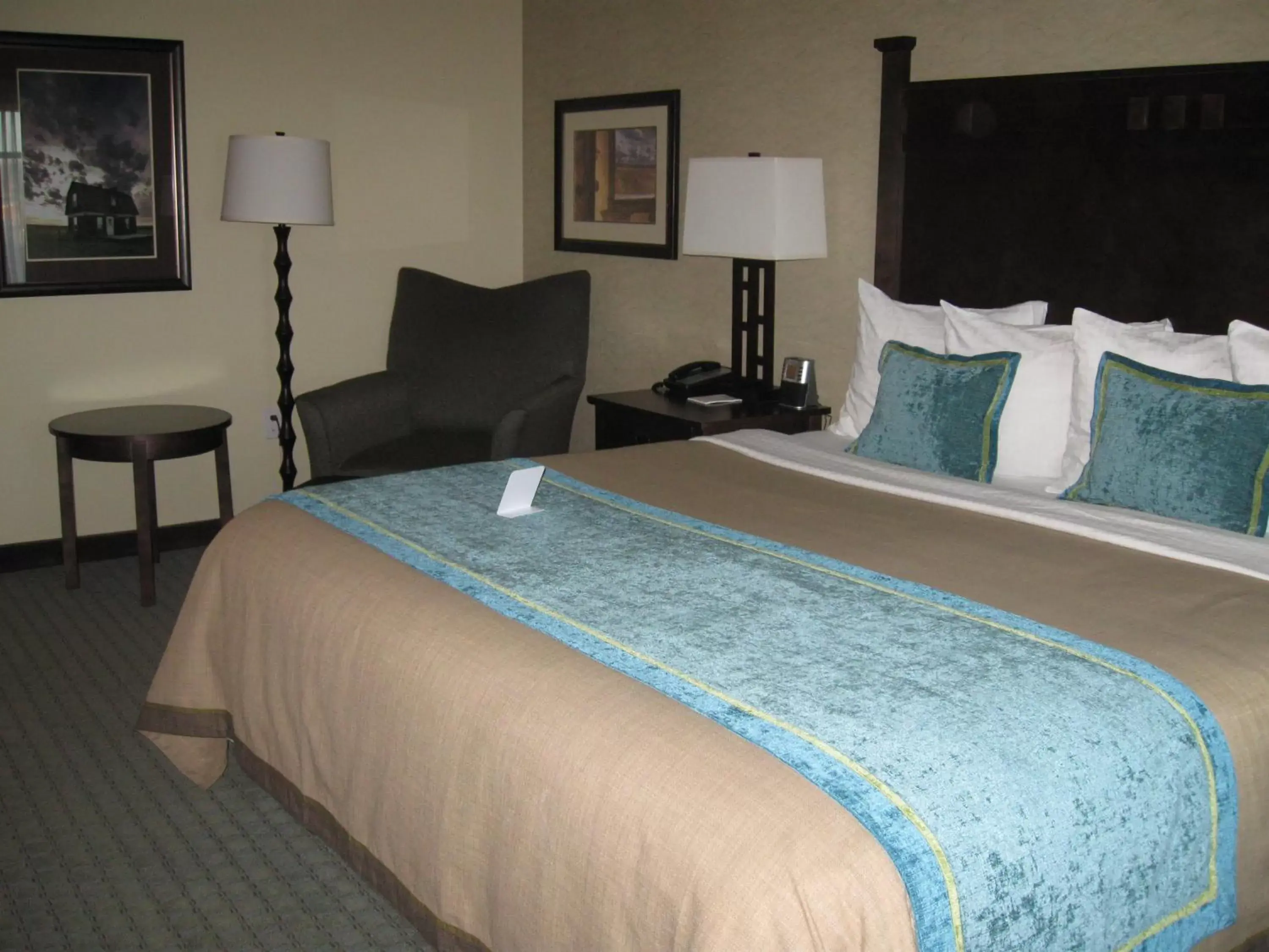 Bed in Little Missouri Inn & Suites New Town