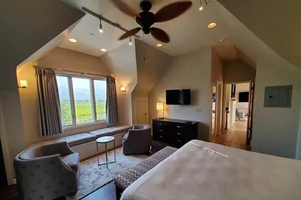 Bed in Geyserville Inn Bed in Geyserville Inn