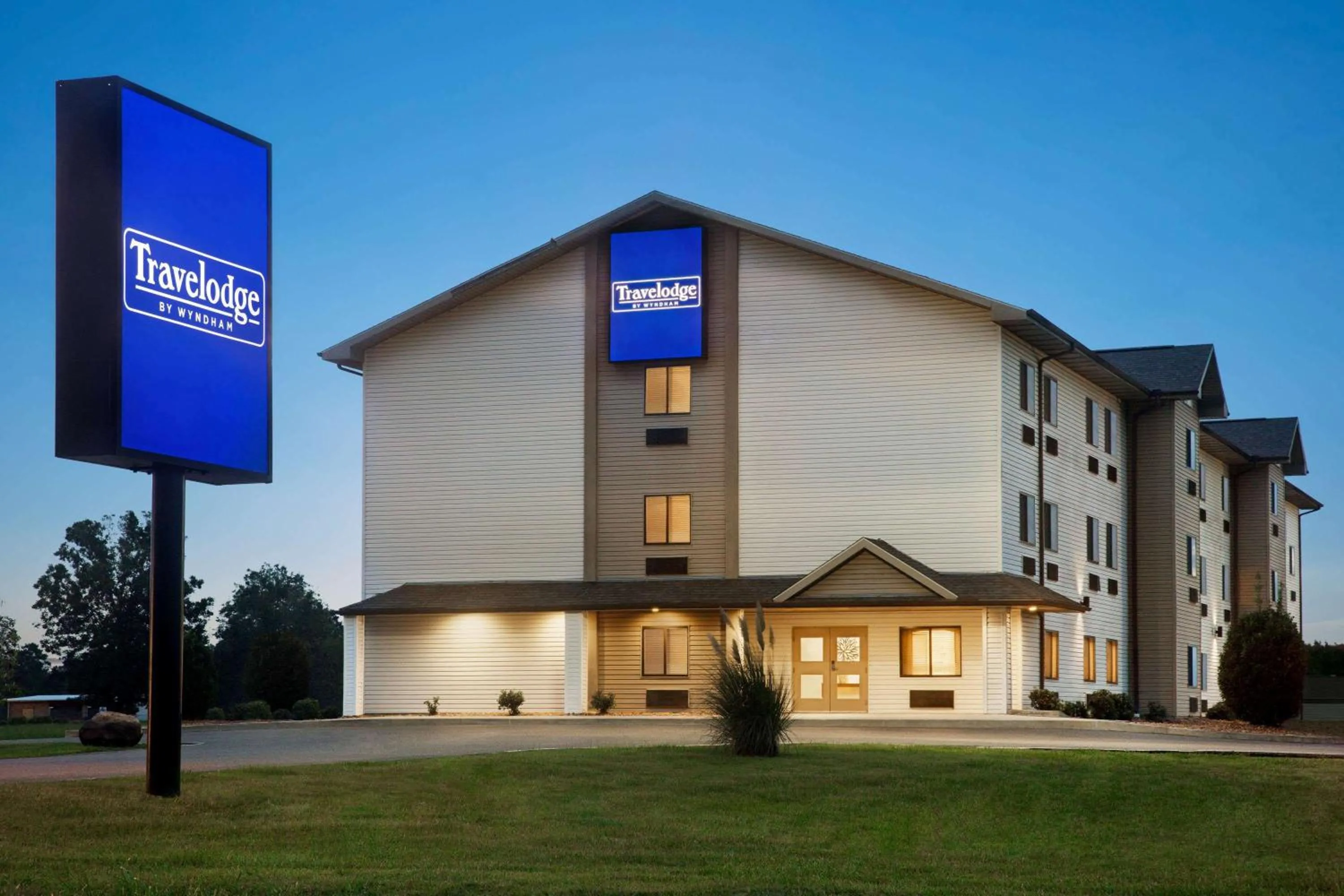 Property building in Travelodge by Wyndham Livonia